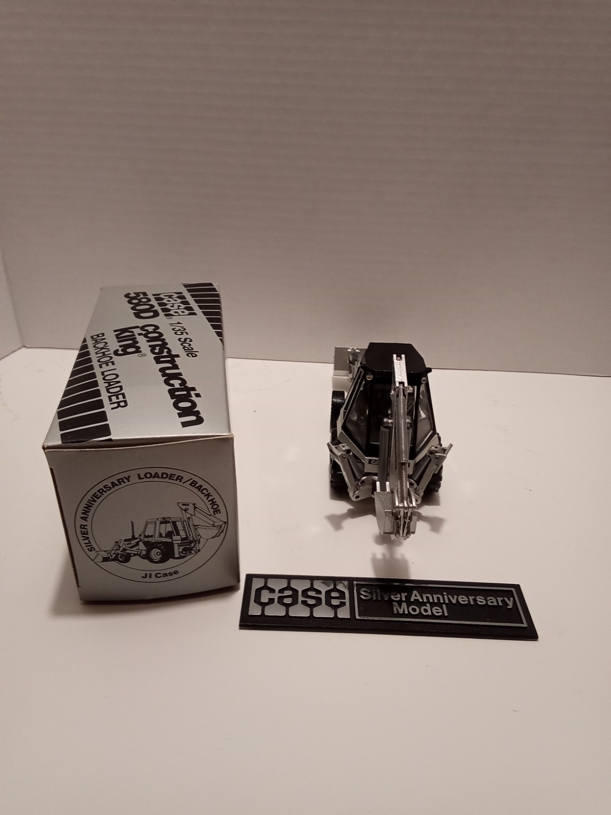 NEW! Case 580D Construction King 1:35 Silver Anniversary Diecast Backhoe Loader