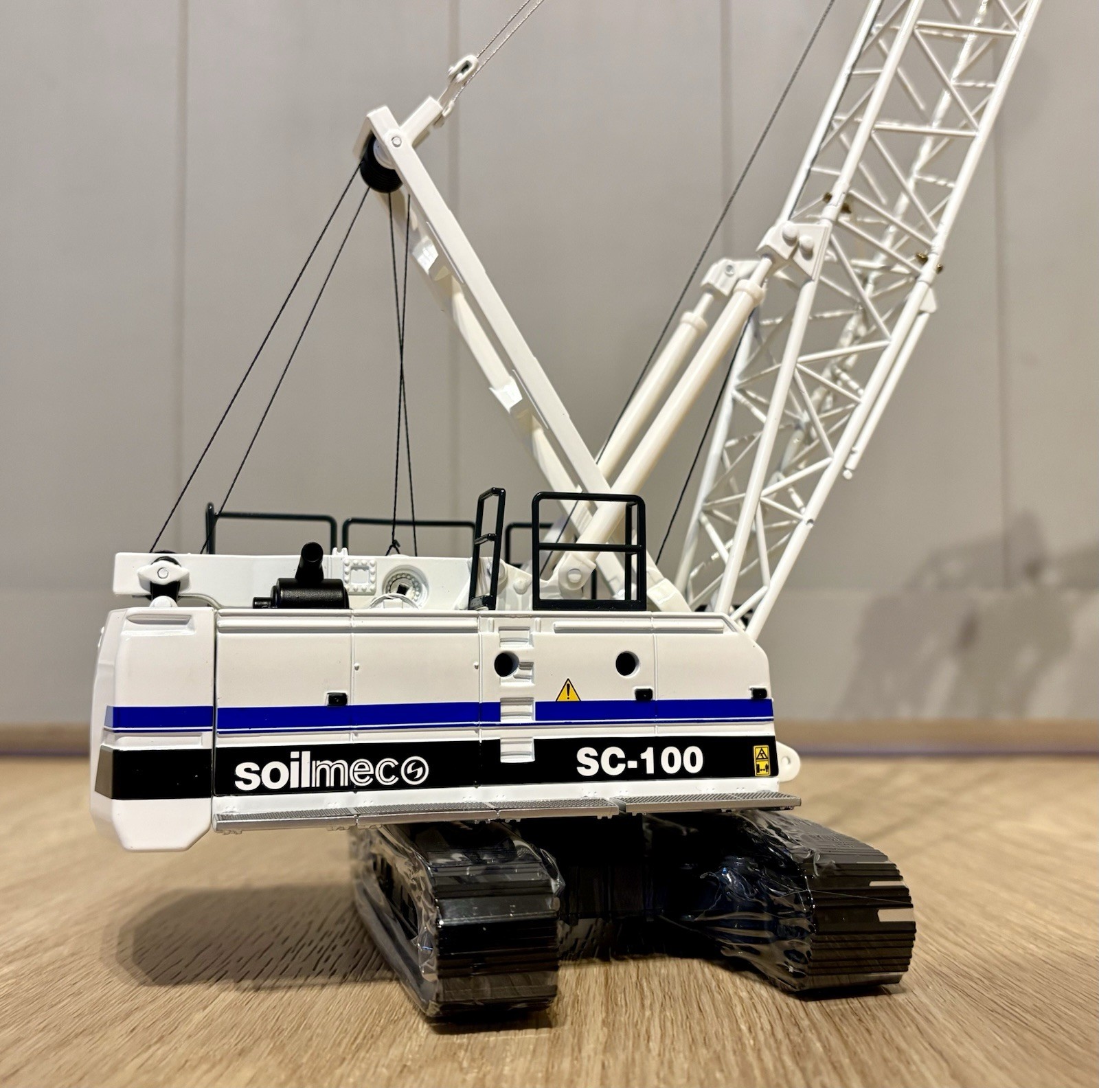 SOILMEC CABLE CRAWLER CRANE SC-1OO 1/50 SCALE DIECAST MODEL OPEN BOX NEVER USED