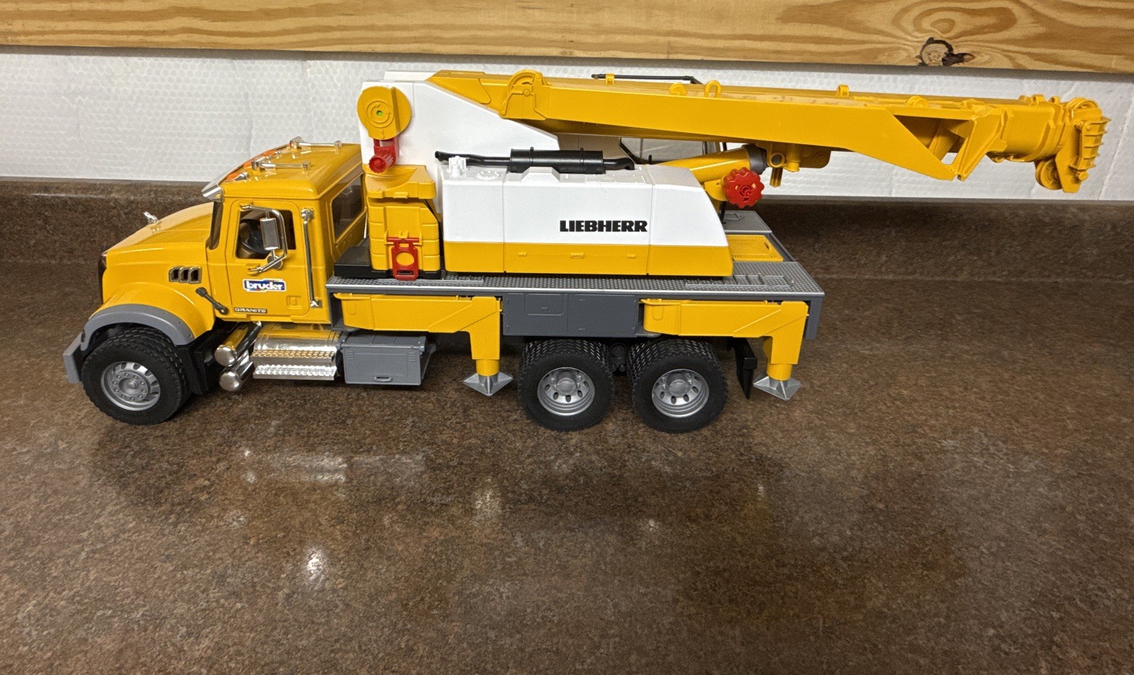 Bruder 03571 Scania Super 560R Liebherr Crane Truck New No Box No String