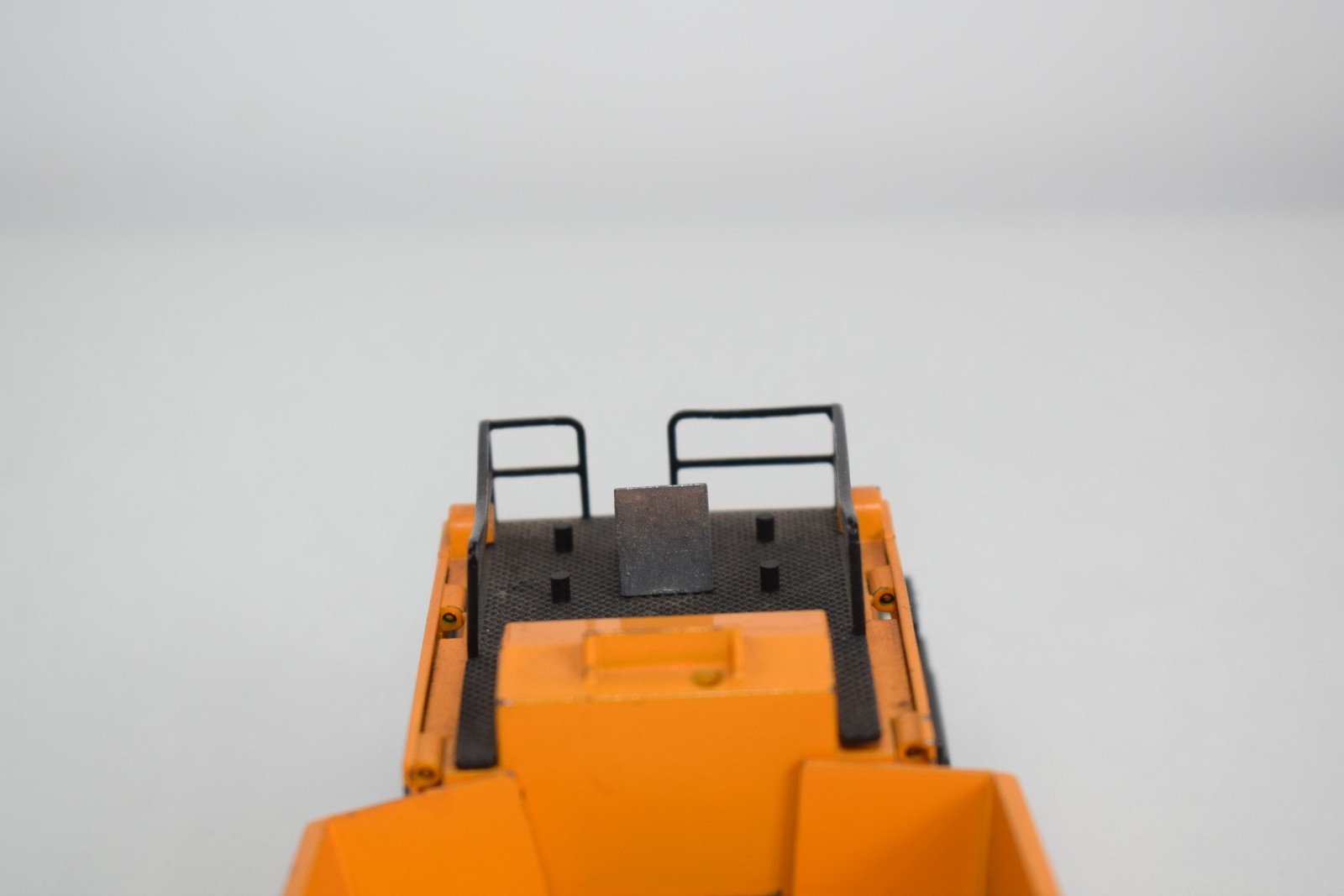 C12 1:50 N.Z.G. NZG 231 DEMAG ROAD FINISHER PAVER ORANGE EXC. COND.