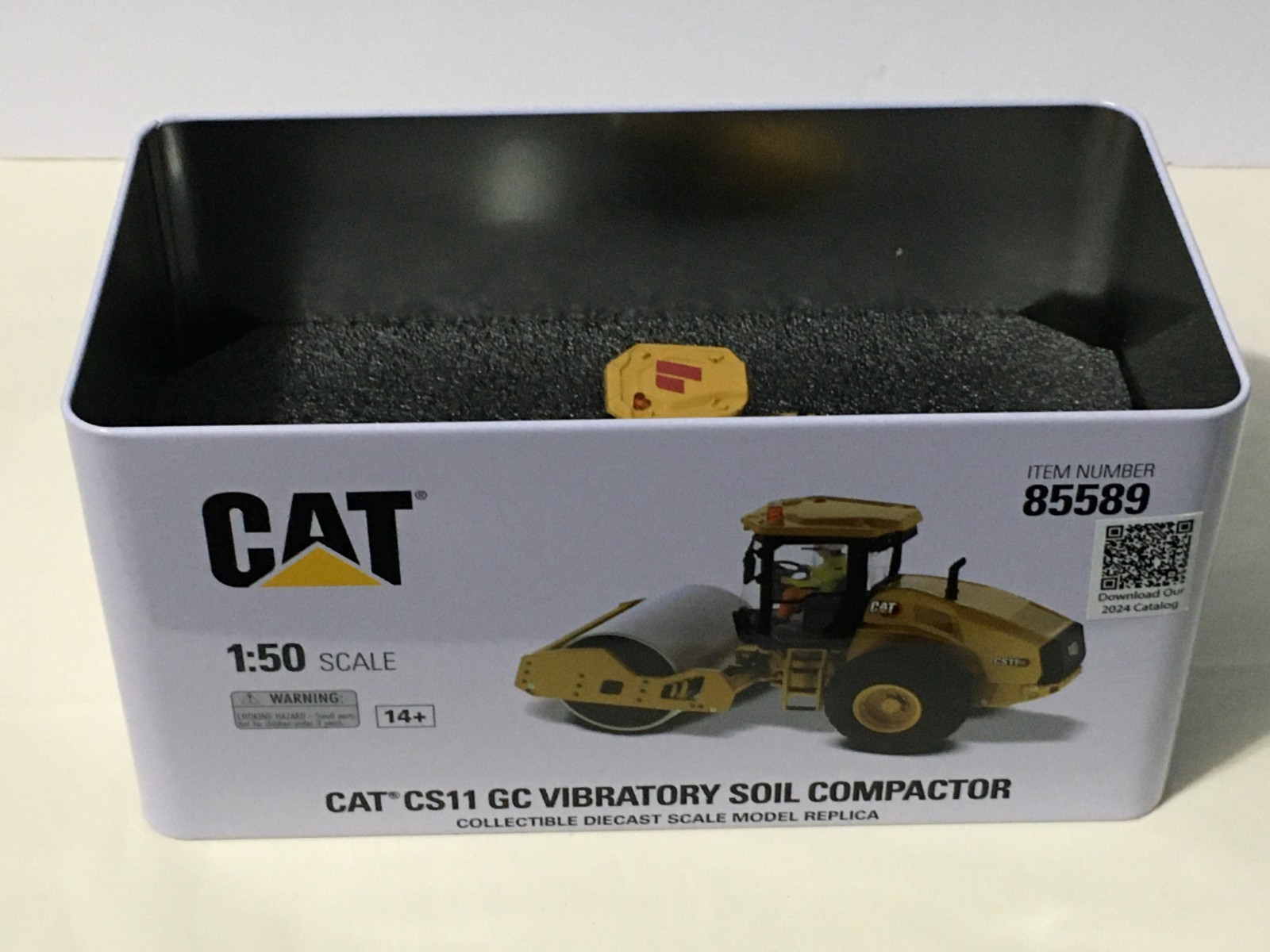Caterpillar CS11 GC Vibratory Soil Compactor 1:50 Model – Diecast Masters 85589