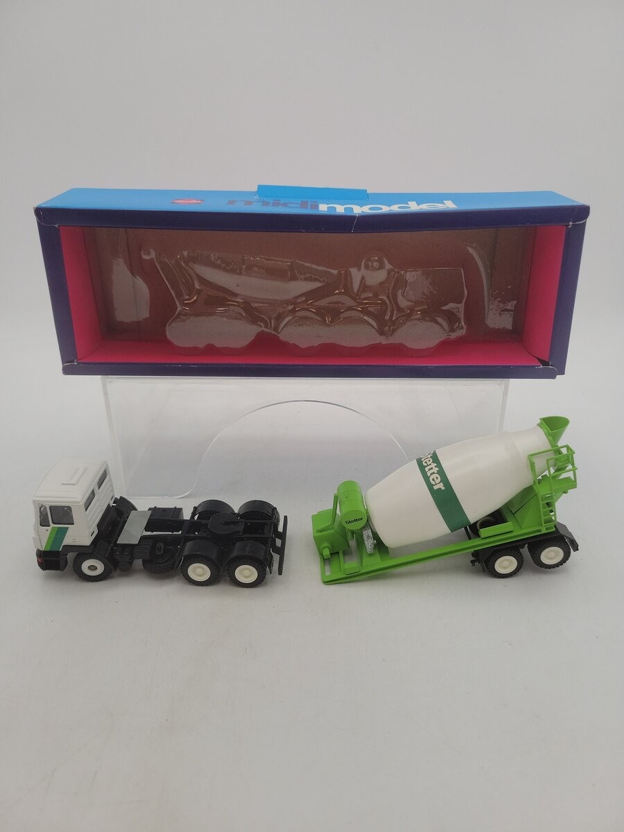 Conrad 3050 1:50 Scale White/Green Mercedes-Benz Truck W/Stetter Concrete Mixer
