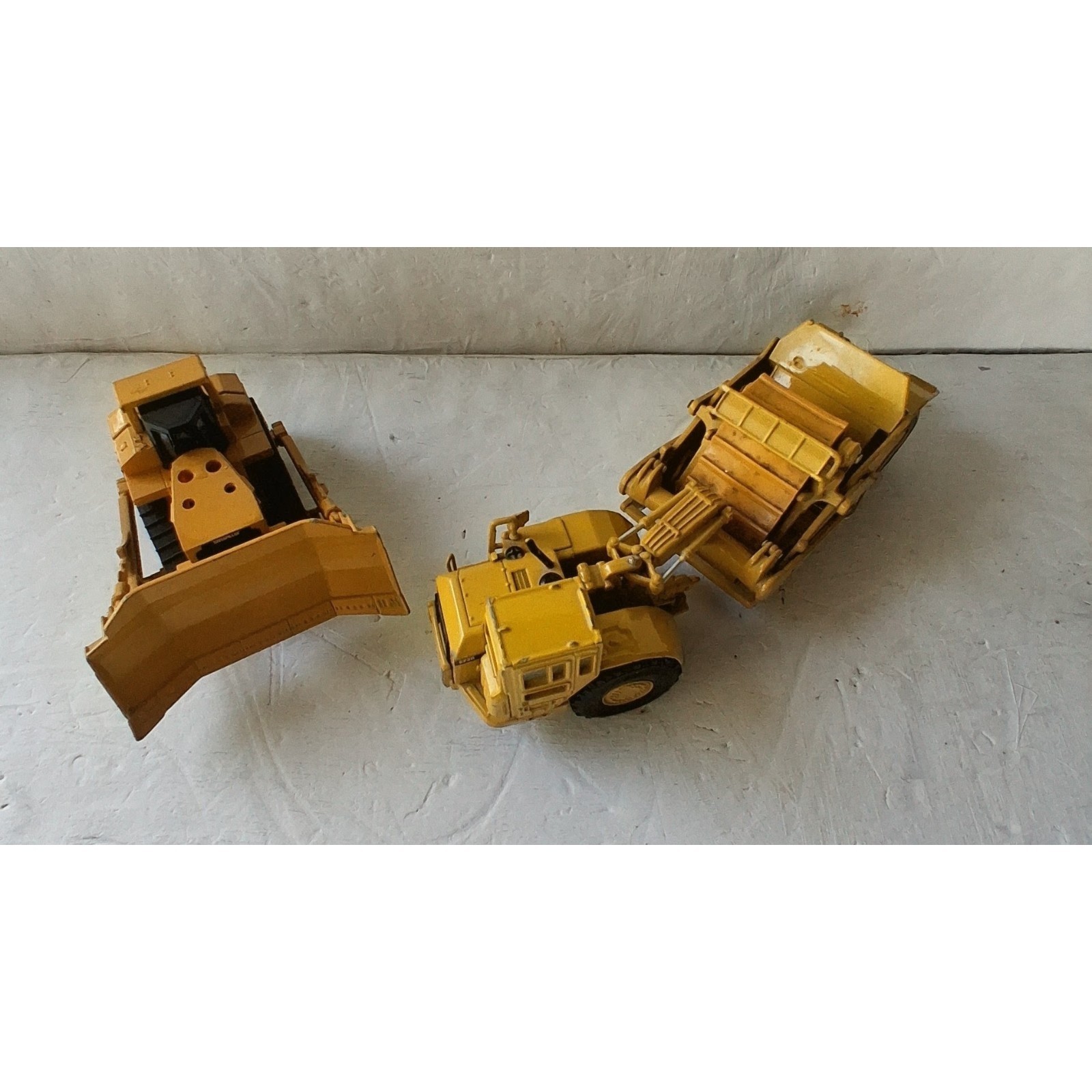 Pair ERTL Diecast CAT Bull Dozer+ Auger Tractor Scraper Toys Metal Age 8 & Up