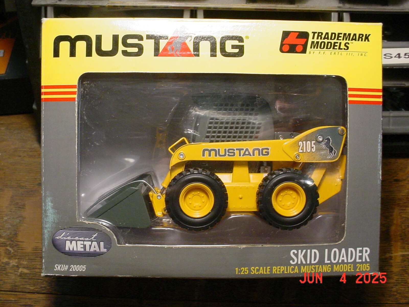 Trade Mark Models Mustang Skid Loader 1/25 Diecast Model NIB