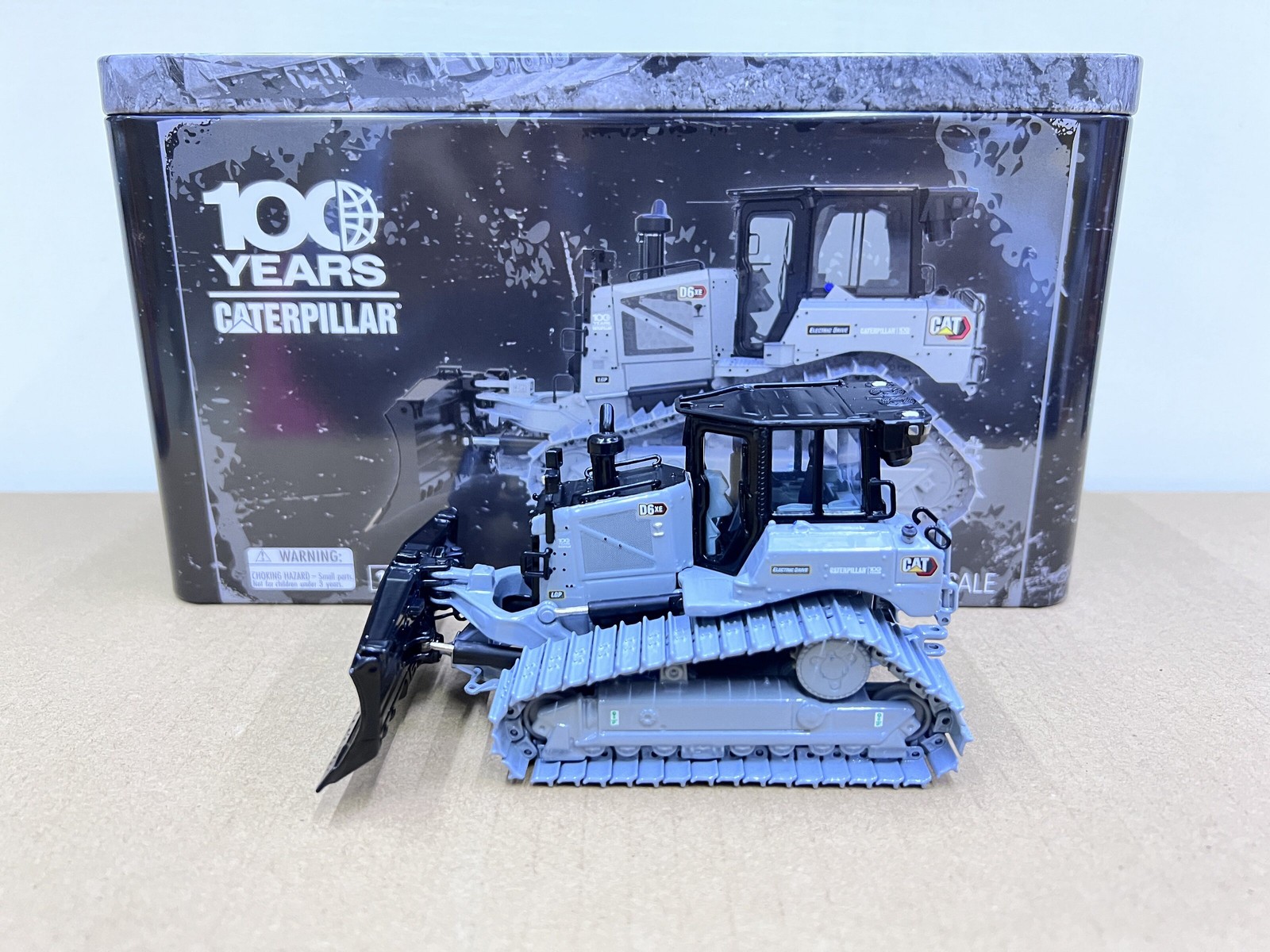 DM 1:50 CAT D6XE LGP Caterpillar Bulldozer Model 100th Anniversary 85554BGC