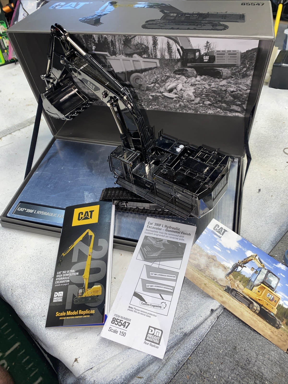 Excellent Cat 390F L Excavator Commemorative Series 1:50 Model Diecast 85547