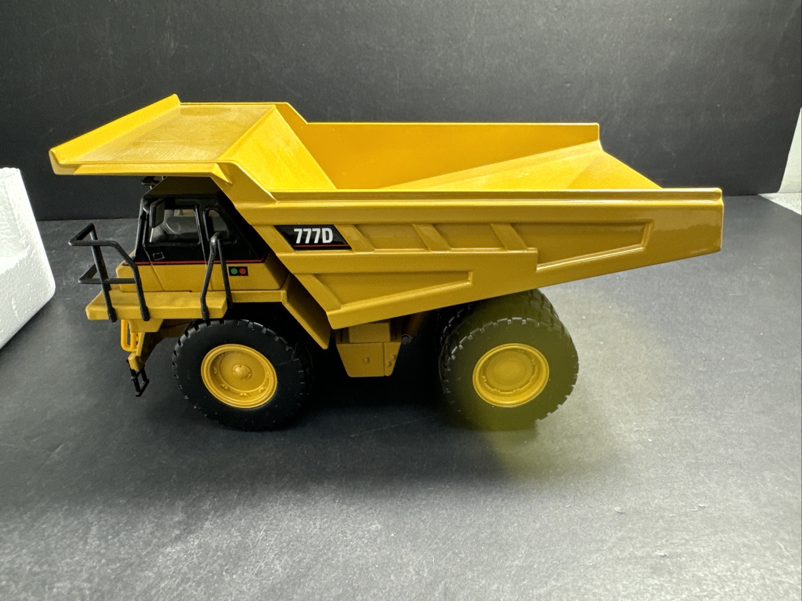 CAT CATERPILLAR 777D OFF-HIGHWAY TRUCK 1:50 SCALE MODEL – NORSCOT 55104 T121