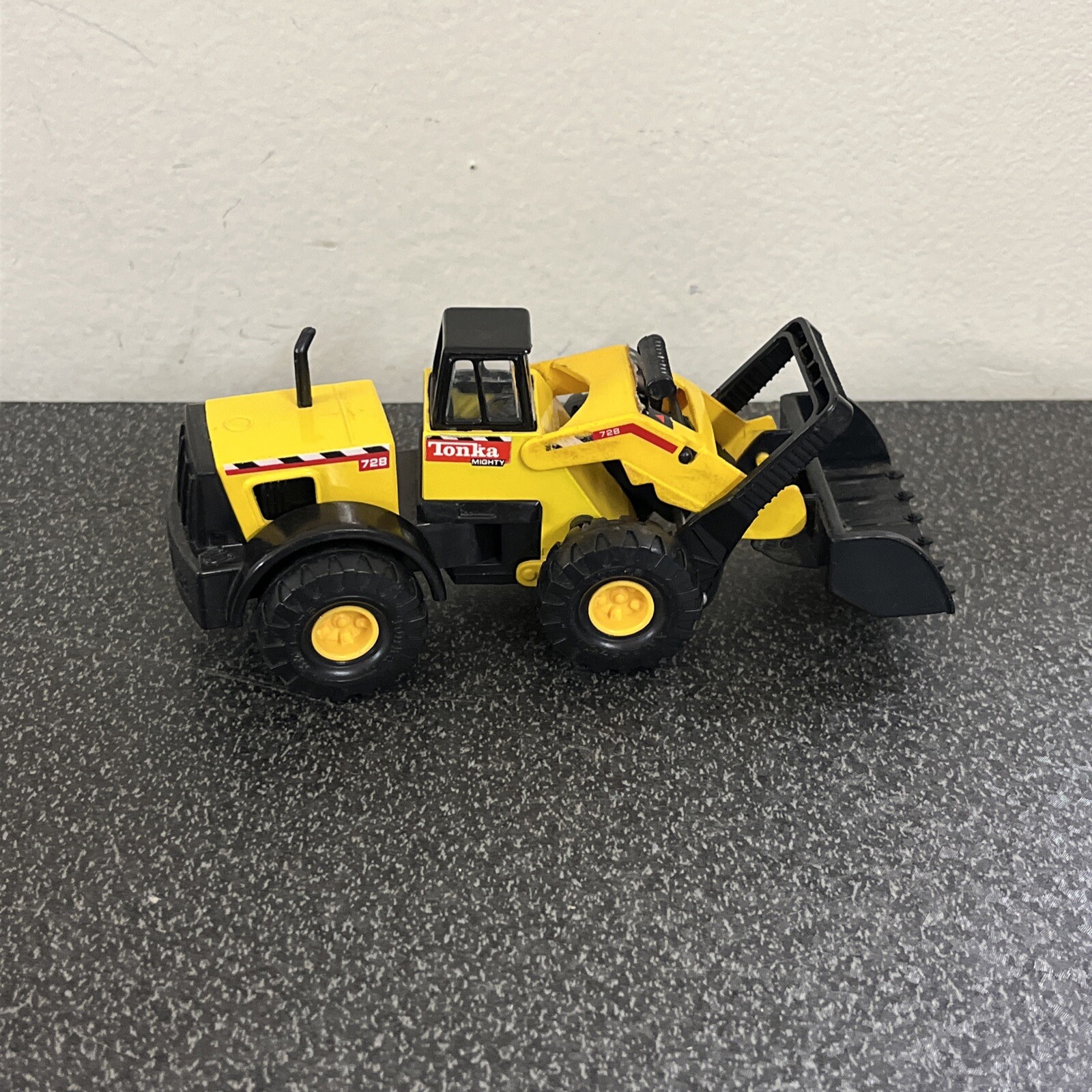 Maisto Hasbro Diecast Mighty Tonka Mini 728 Front Loader 1998