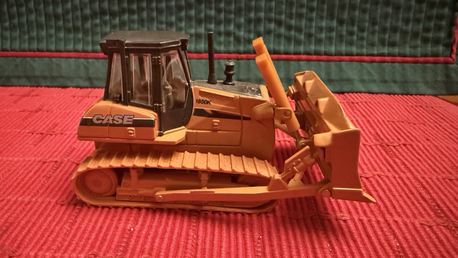 ERTL Case 1850K Construction Series III Crawler Dozer 1:50 Die Cast Diecast