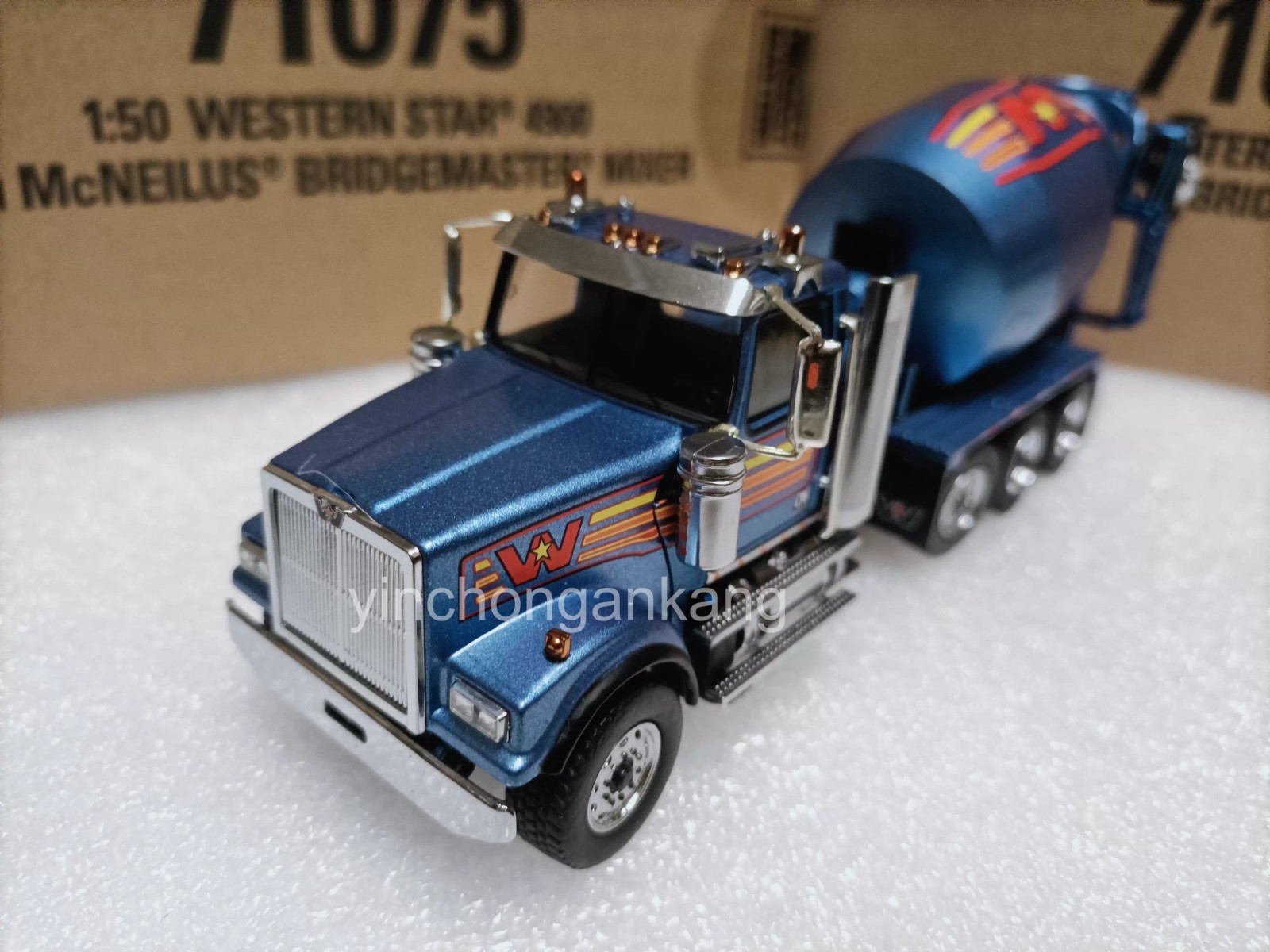 Western Star 4900 w/Lift Axle & McNeilus Mixer 1:50 Scale Diecast Masters 71075