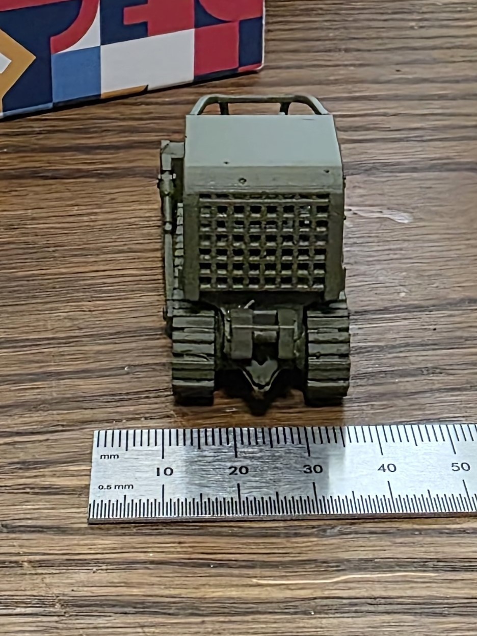 One 1/87 scale International Harvester TD-15 bulldozer , olive drab!
