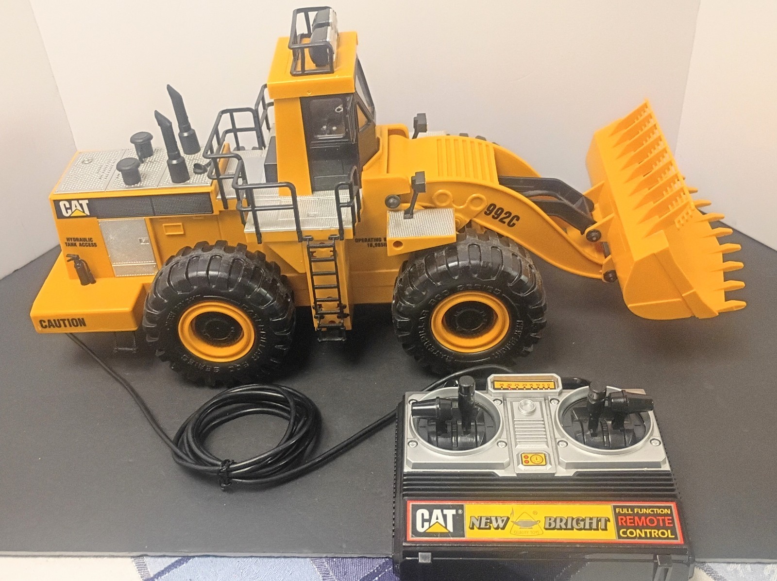 New Bright The Cat 992C Power Loader Tractor With Remote Vintage 1986 21″ Works!