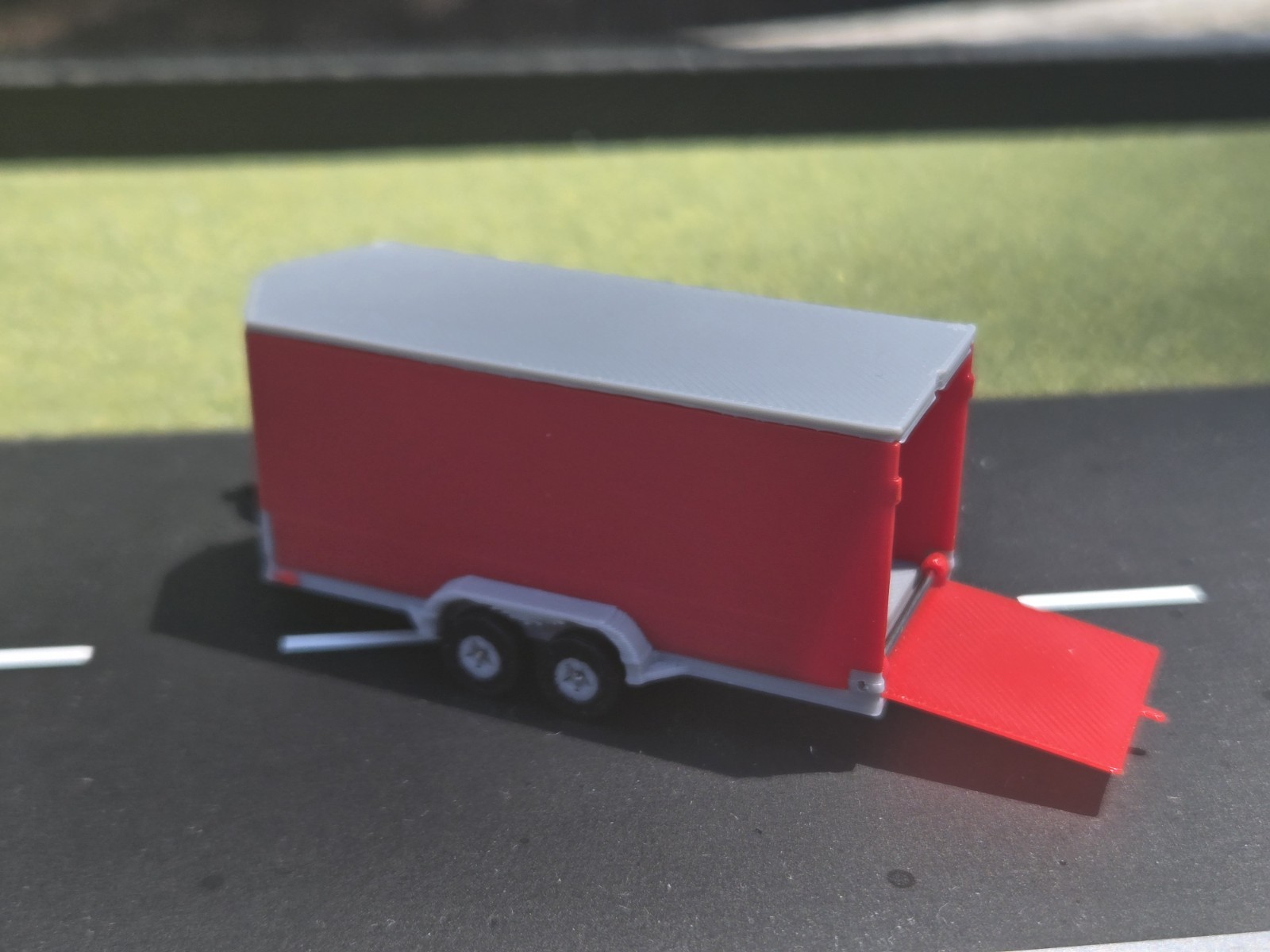 1/87 Scale Cargo Trailer in Red