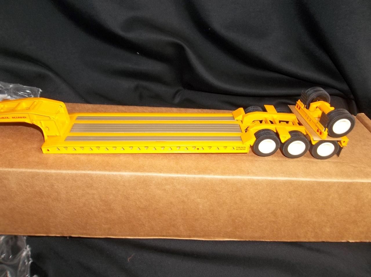 NEW ASAM T260 Trail King Wide Yellow LowLoader Flip Axle LB Trailer Smith 1:48