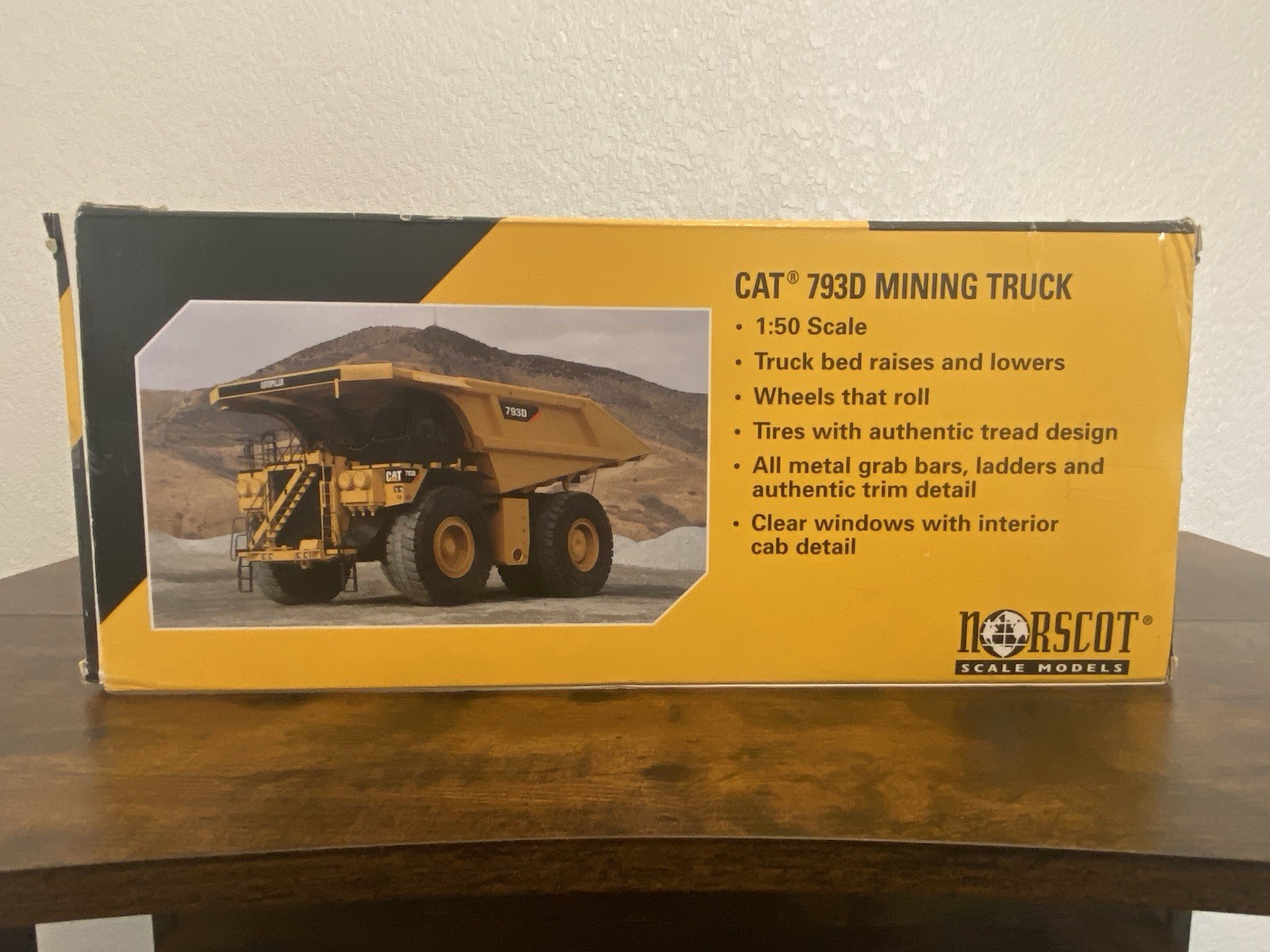 Norscot 1/50 Scale Diecast Caterpillar 793D Mining Truck w/ Box