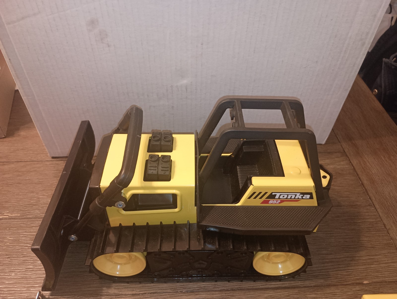 Tonka Classic Bulldozer 952 Metal & Plastic 2020 Very Nice Condition.*SEE PICS*
