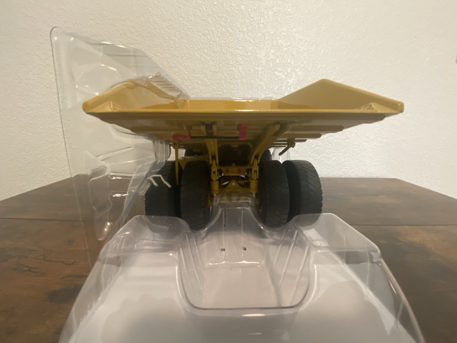 Norscot 1/50 Scale Diecast Caterpillar 793D Mining Truck w/ Box