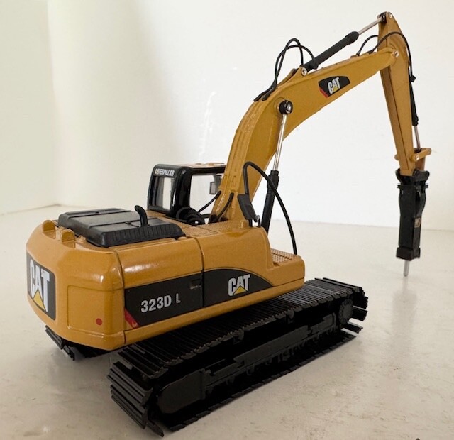 1:50 Caterpillar 323D L Hydraulic Excavator With H120E Hammer 55282 By Norscot