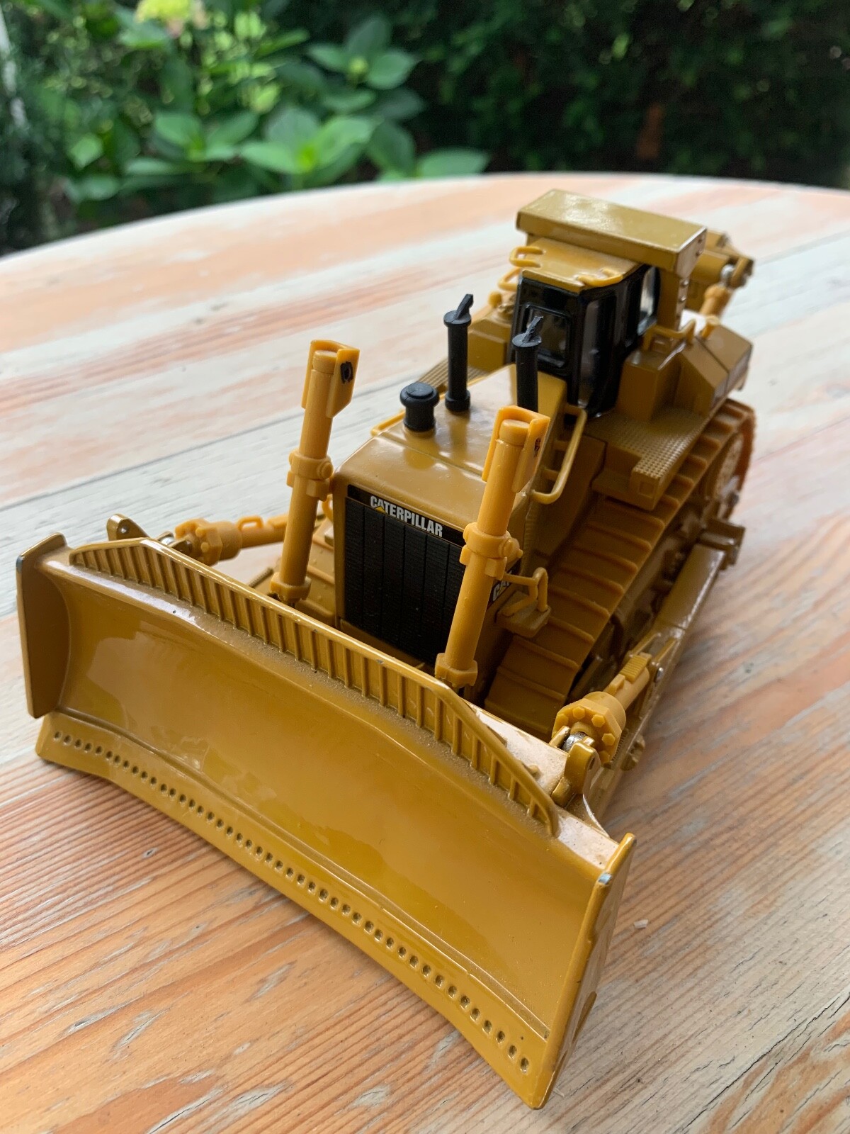 Caterpillar Cat D11R Track-Type Tractor 1:50 Scale Model Die-Cast Norscot 55025