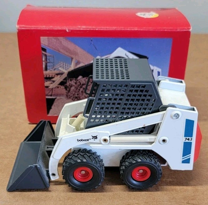 Bobcat 743 Skid-Steer Loader – Clover 1:19 Scale Diecast Model #4431 With Box