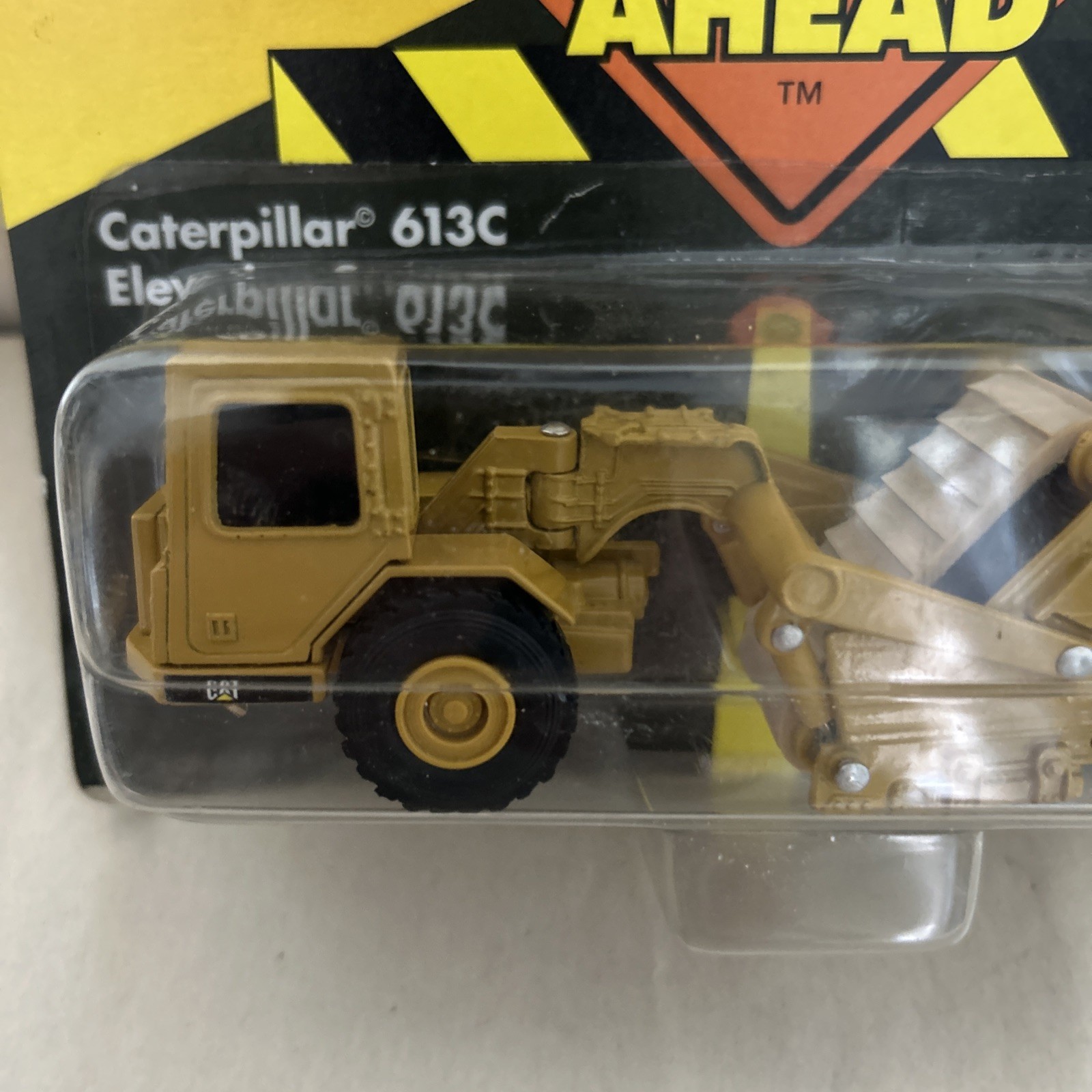 ERTL Road Construction Ahead Caterpillar 613C Elevating Scraper Die-Cast box1