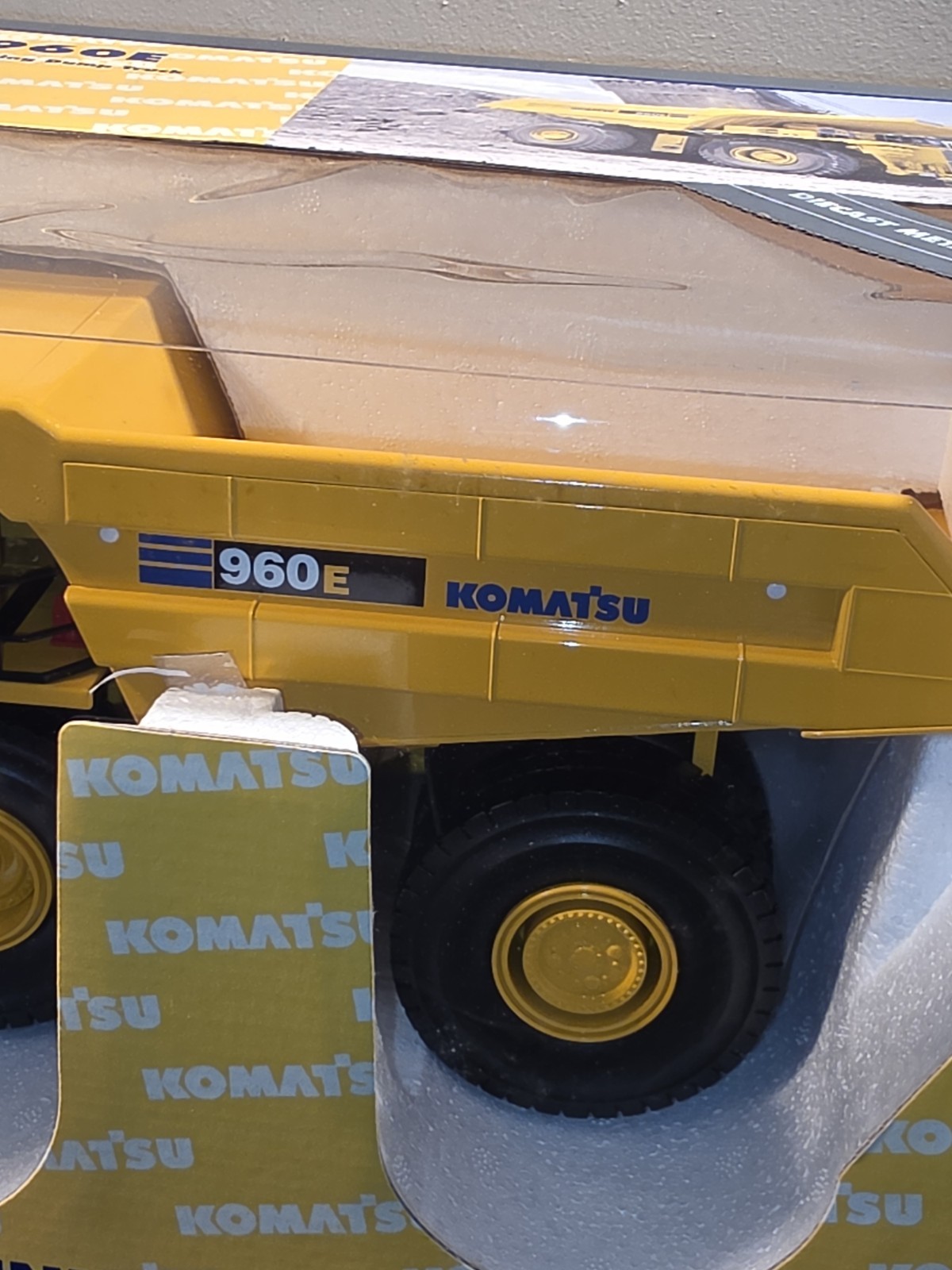 NEW MINT IN BOX! First Gear Komatsu 960E Mining Dump Truck 1:50 Scale YELLOW