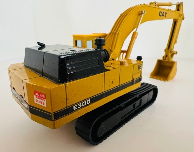 1:48 Caterpillar E300 Excavator Diecast Model By Shinsei