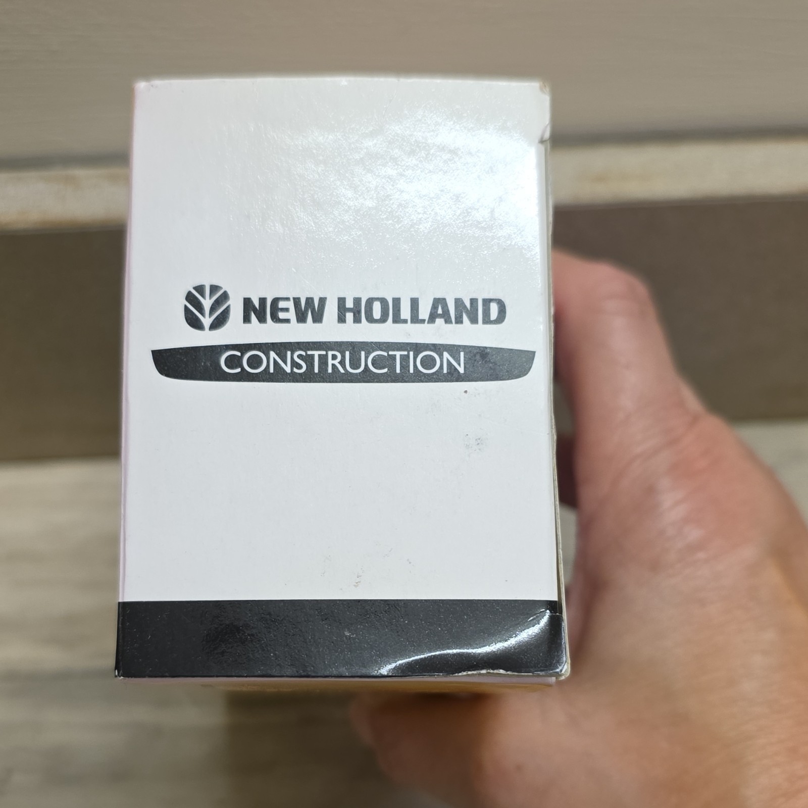 New Holland WE170 1:87 Diecast Excavator Model Yellow Black Gray Construction