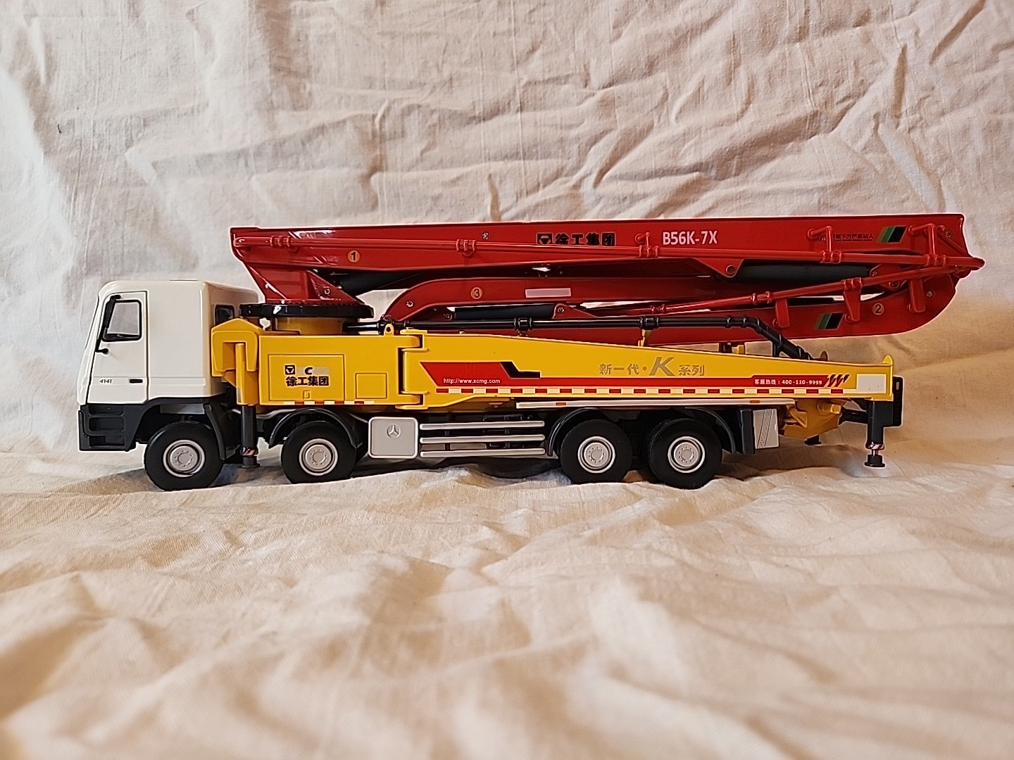 Sany Concrete Pump Truck Mercedes Chassis Die Cast Model 16″ Long B56K-7X 1:32
