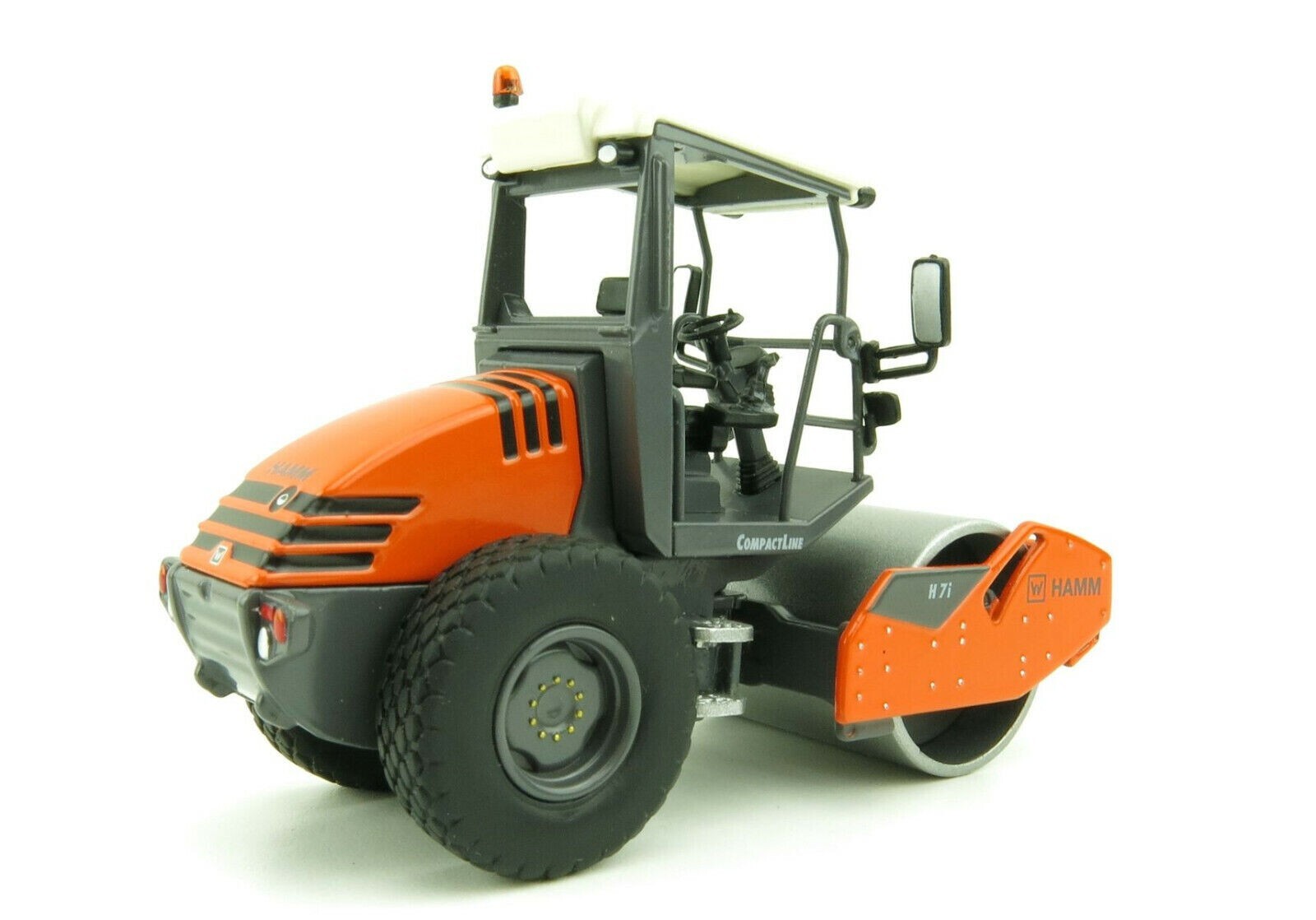 Hamm H7i Smooth Roller Compactor with ROPS – NZG 1:50 Scale Model #9482 New