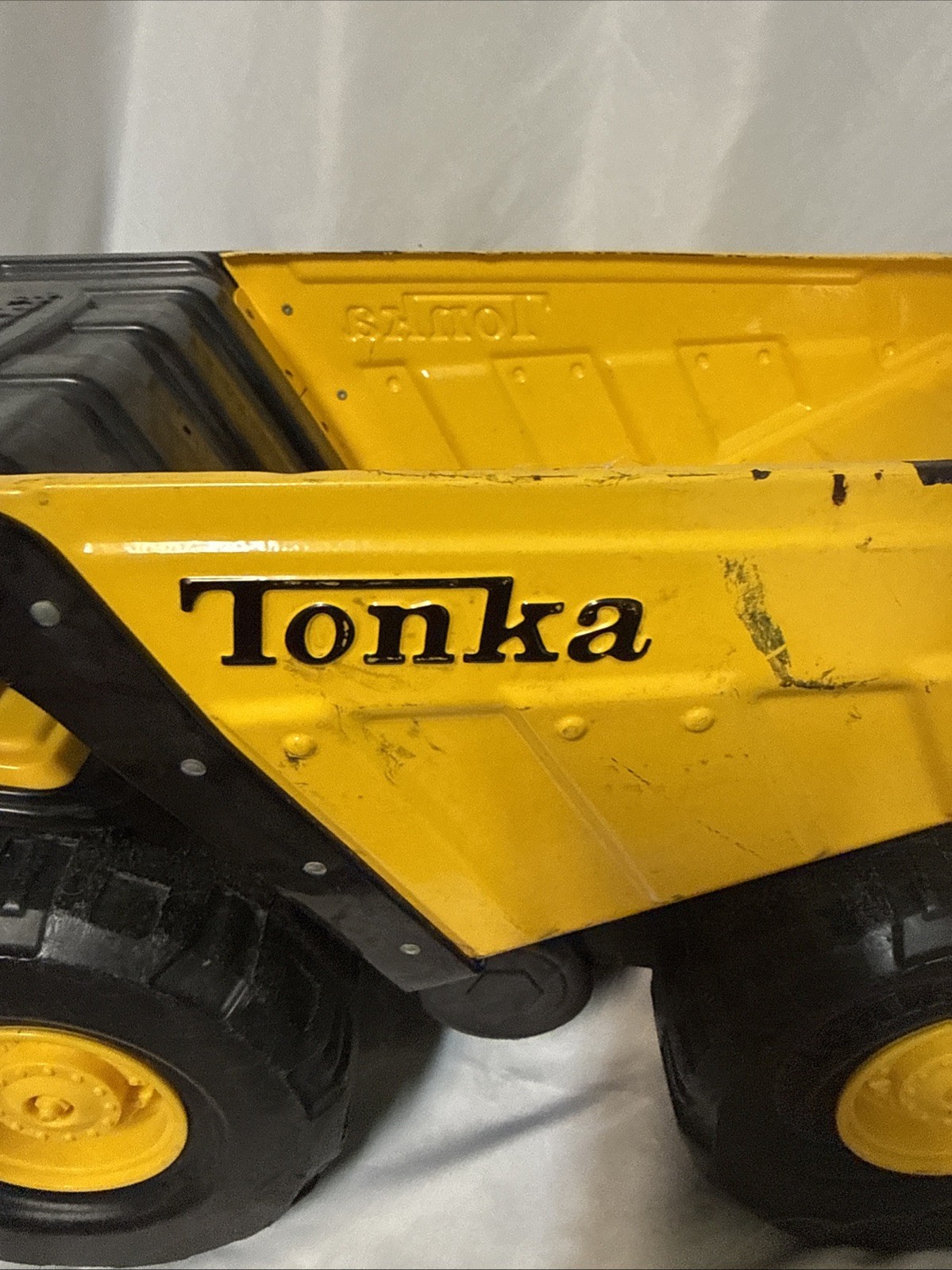 Tonka 90667 Toughest Mighty Dump Truck – Yellow