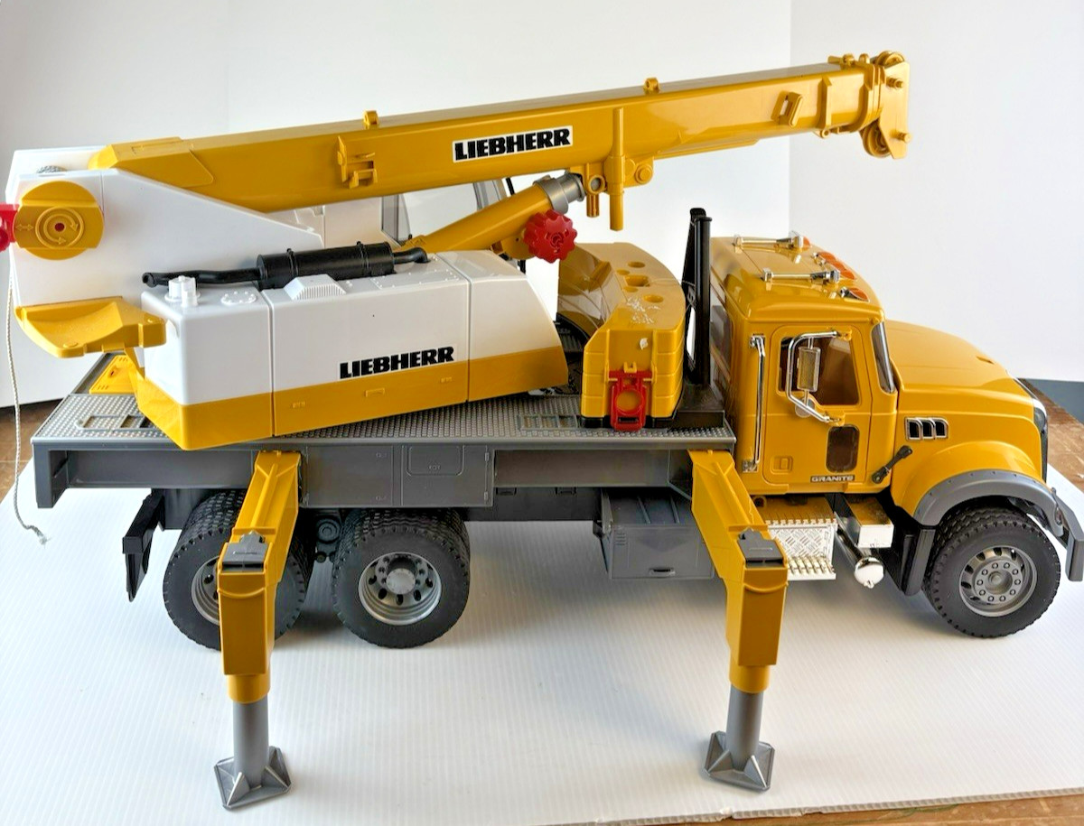 Bruder Mack Granite Liebherr Crane Truck 1:16 Scale 25 Inch Complete Working