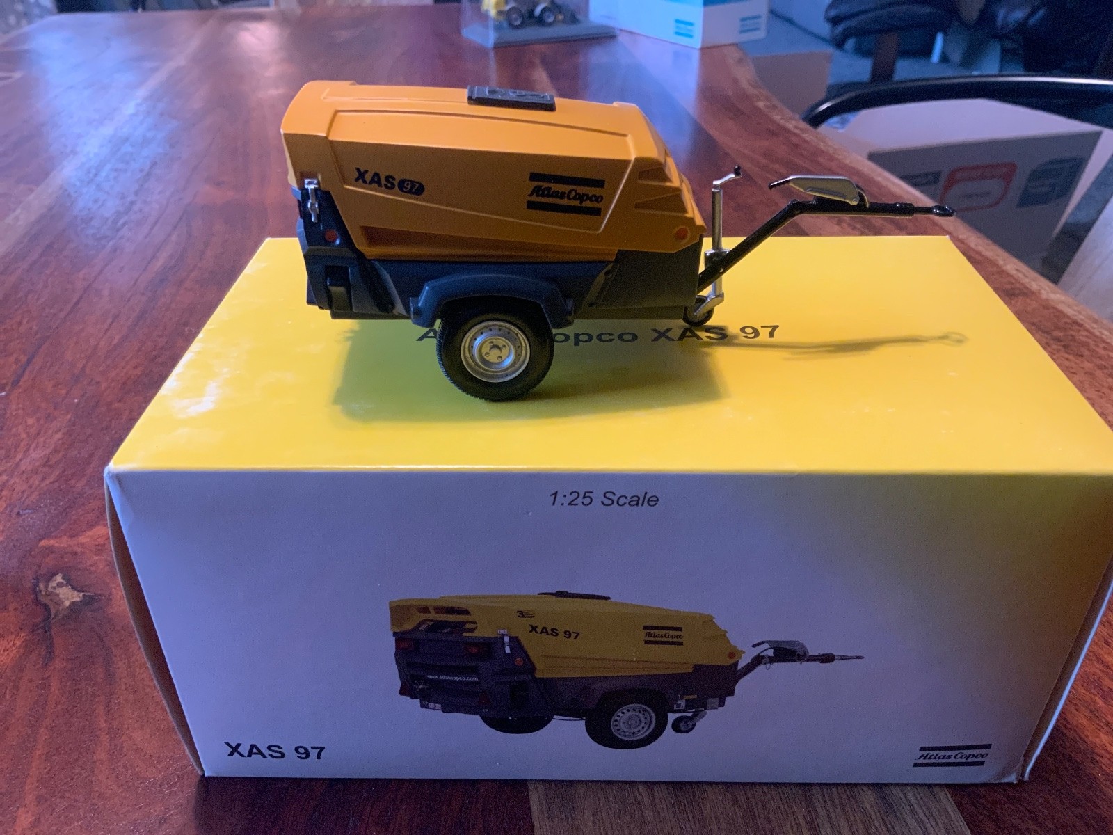 Atlas Copco XAS 97 toy compressor Replica 1:25