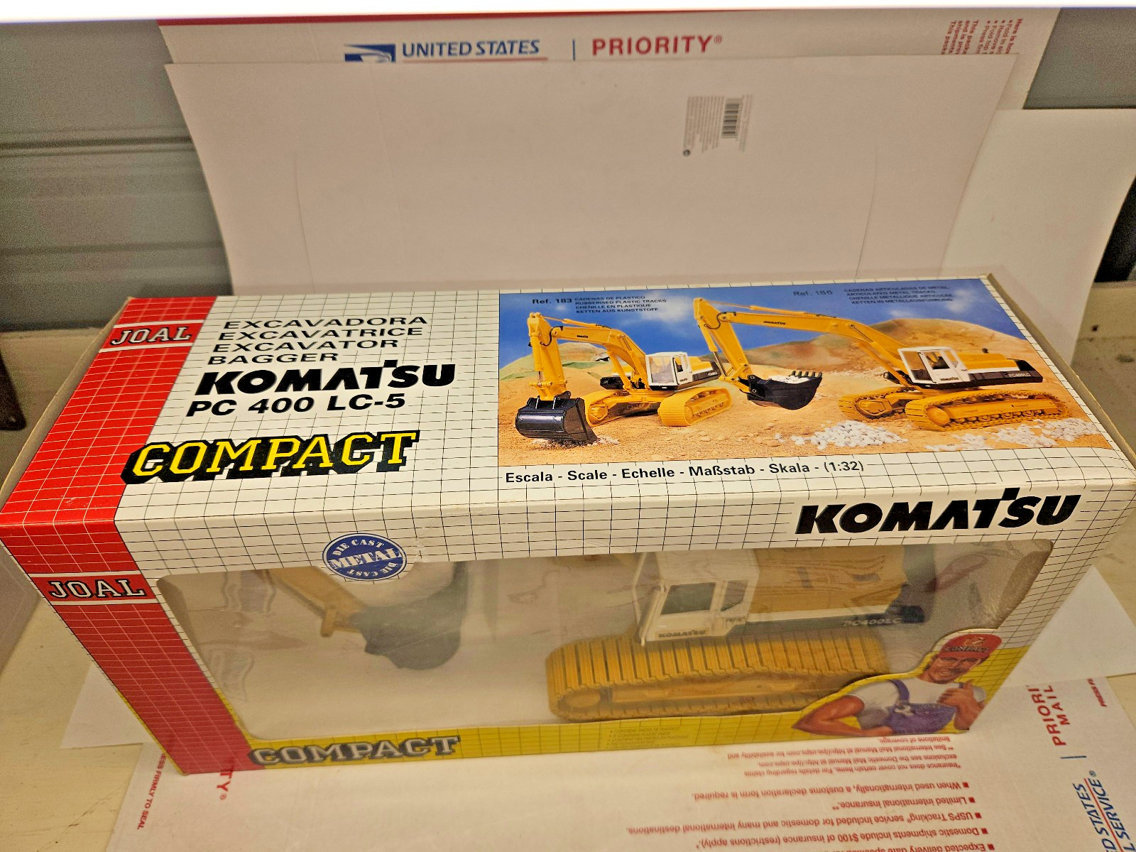 1/32 JOAL KOMATSU EXCAVATOR PC 400LC-5 NEW IN NICE BOX