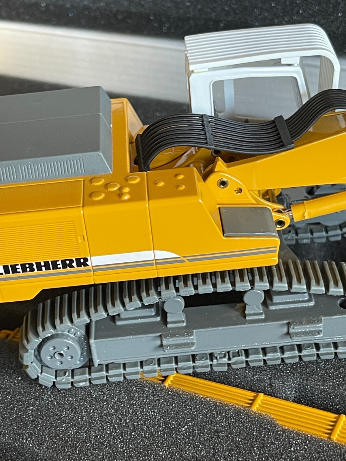 Liebherr R 954 BV Demolition Excavator Conrad 2907 Scale 1:50