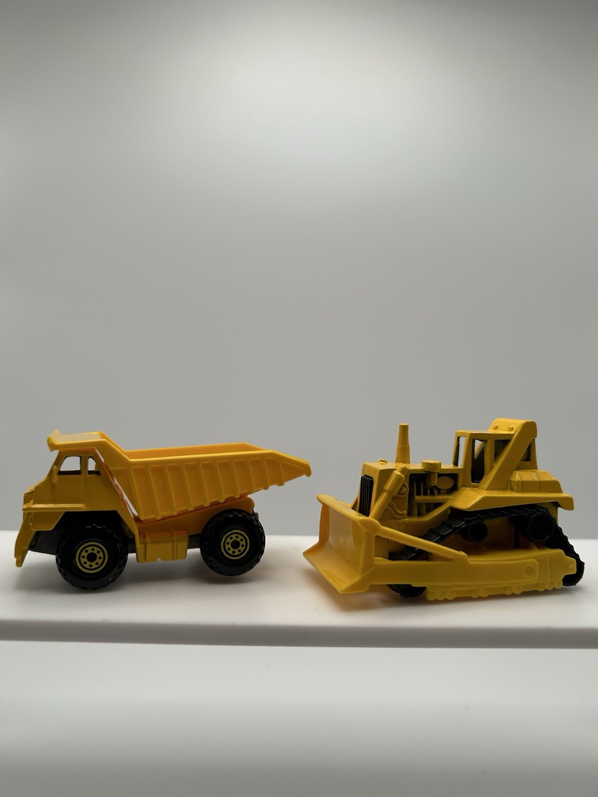 Hot Wheels Construction Lot: ’79 Yellow Dump Truck, ’91 Yellow Bulldozer! 14
