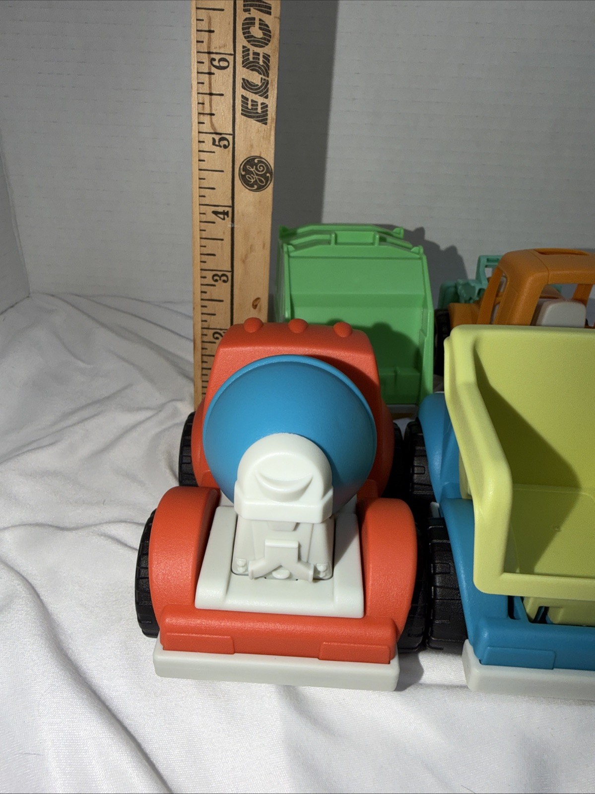 Giggle Scape Plastic Truck Set Dump Truck Bull Dozer Cement & Garbage Truck 4