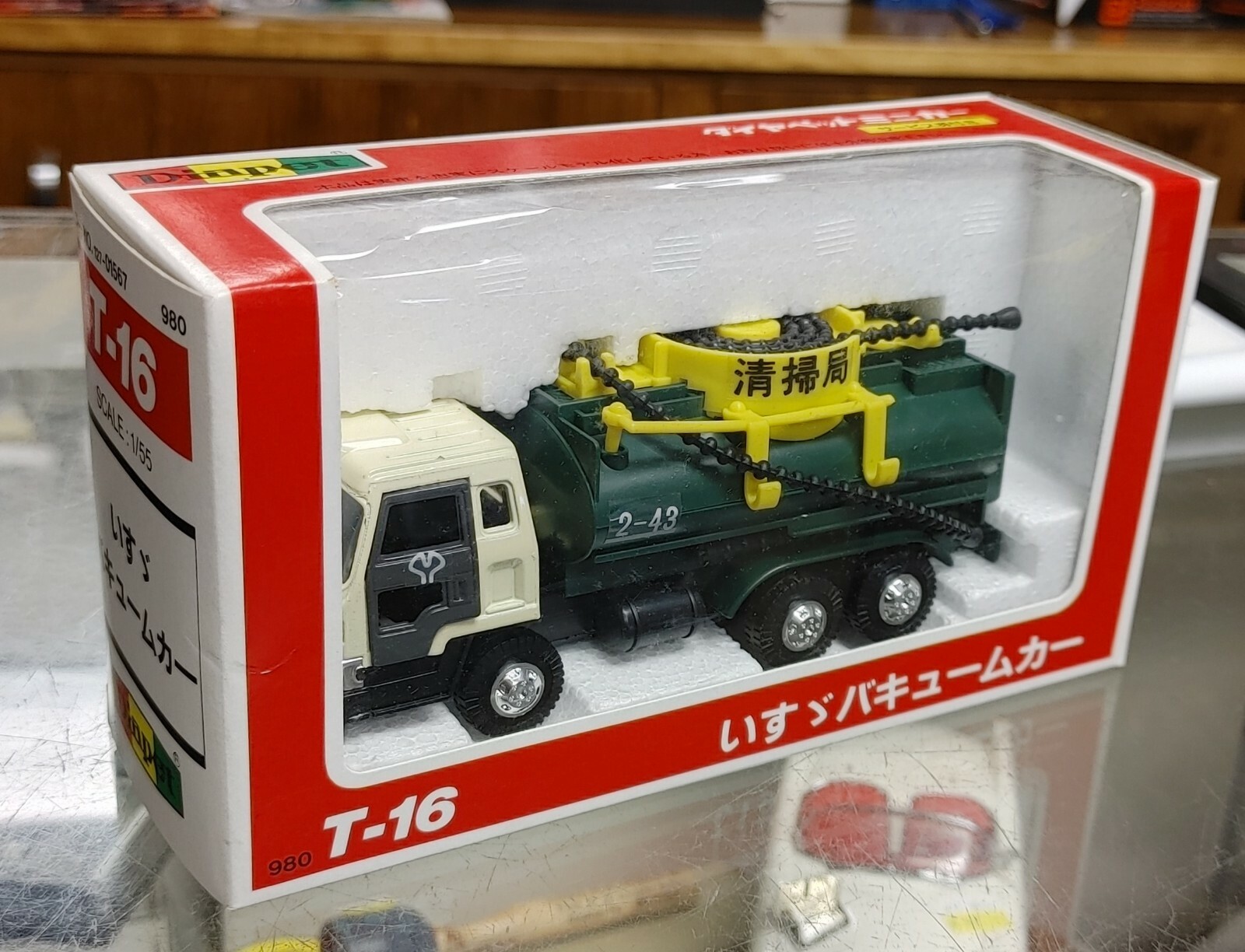 Diapet DIAT-16 Isuzu Vacuum Truck – Japan 1/55 Scale Die-cast MIB