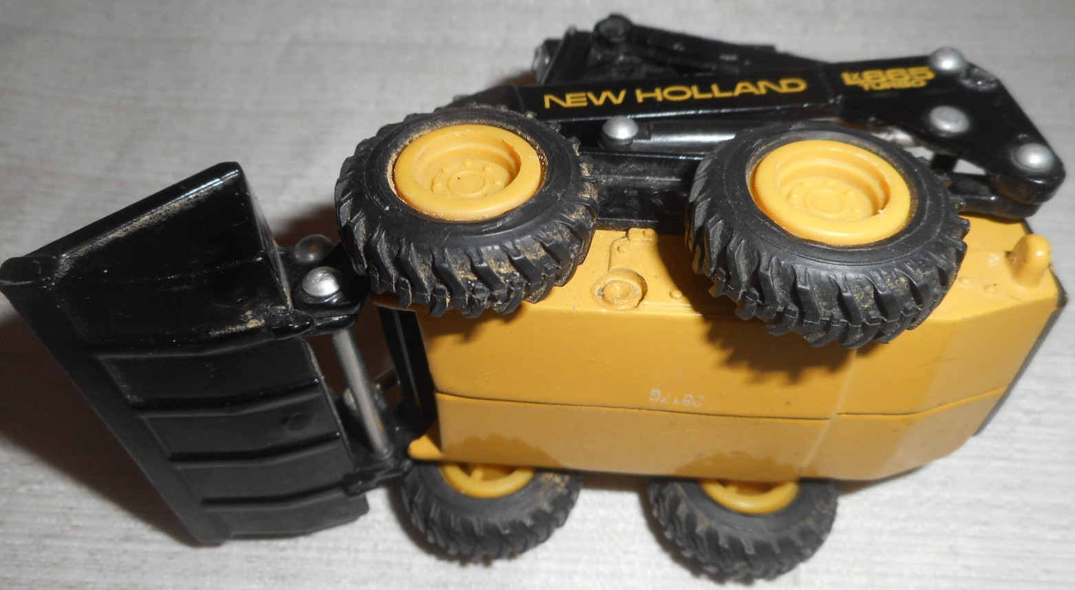 New Holland LX665 Turbo Hydraulic Skid Steer Loader Black 1:64 Scale Diecast