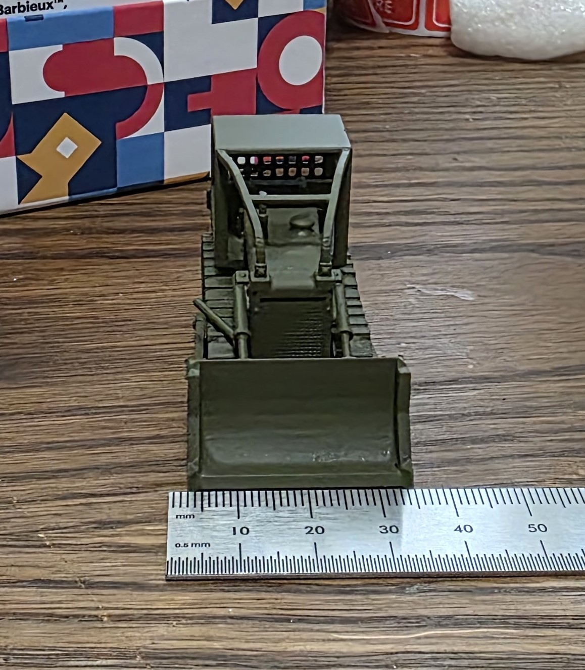 One 1/87 scale International Harvester TD-15 bulldozer , olive drab!