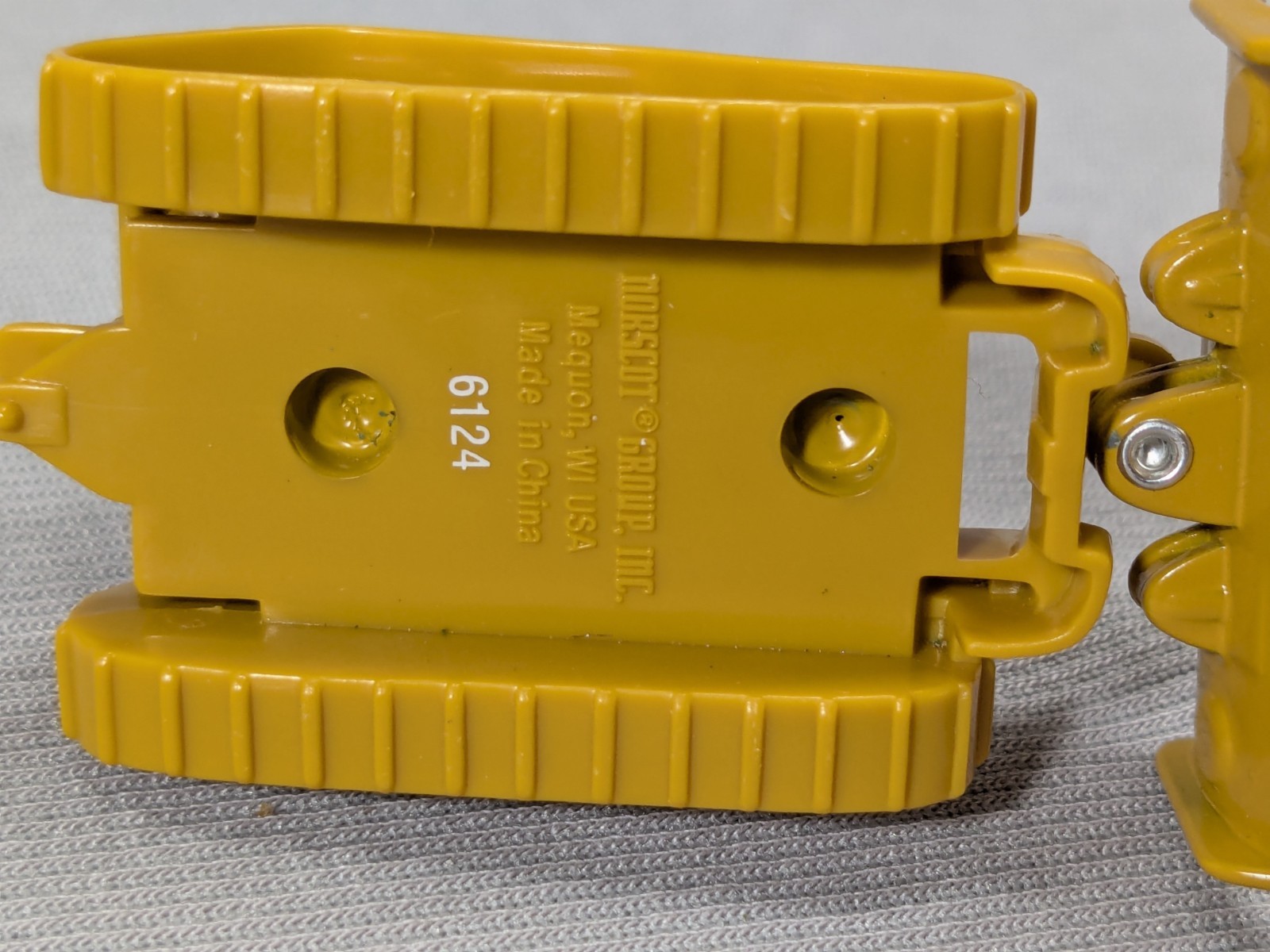 HO Scale ?? Norscot – CAT D5M Track-Type Tractor