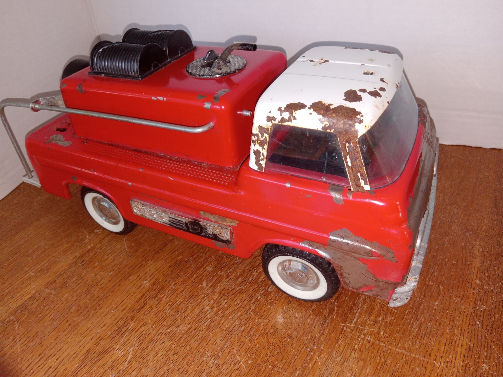 VINTAGE 1960’s Nylint Pumper Fire Truck Pressed Steel Truck 11″ Tin Toy
