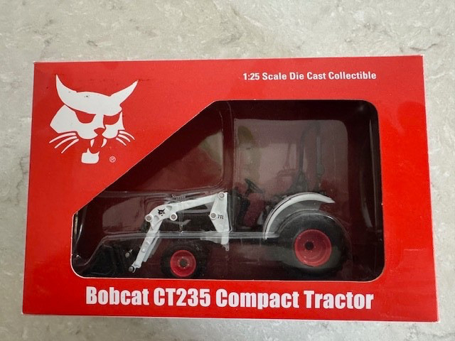 BOBCAT CT235 TRACTOR DIE CAST MODEL 1:25 SCALE