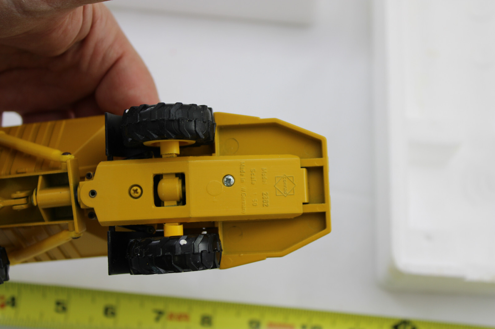 Diecast – Conrad 2862 – CAT D400 – Articulated Dump Truck
