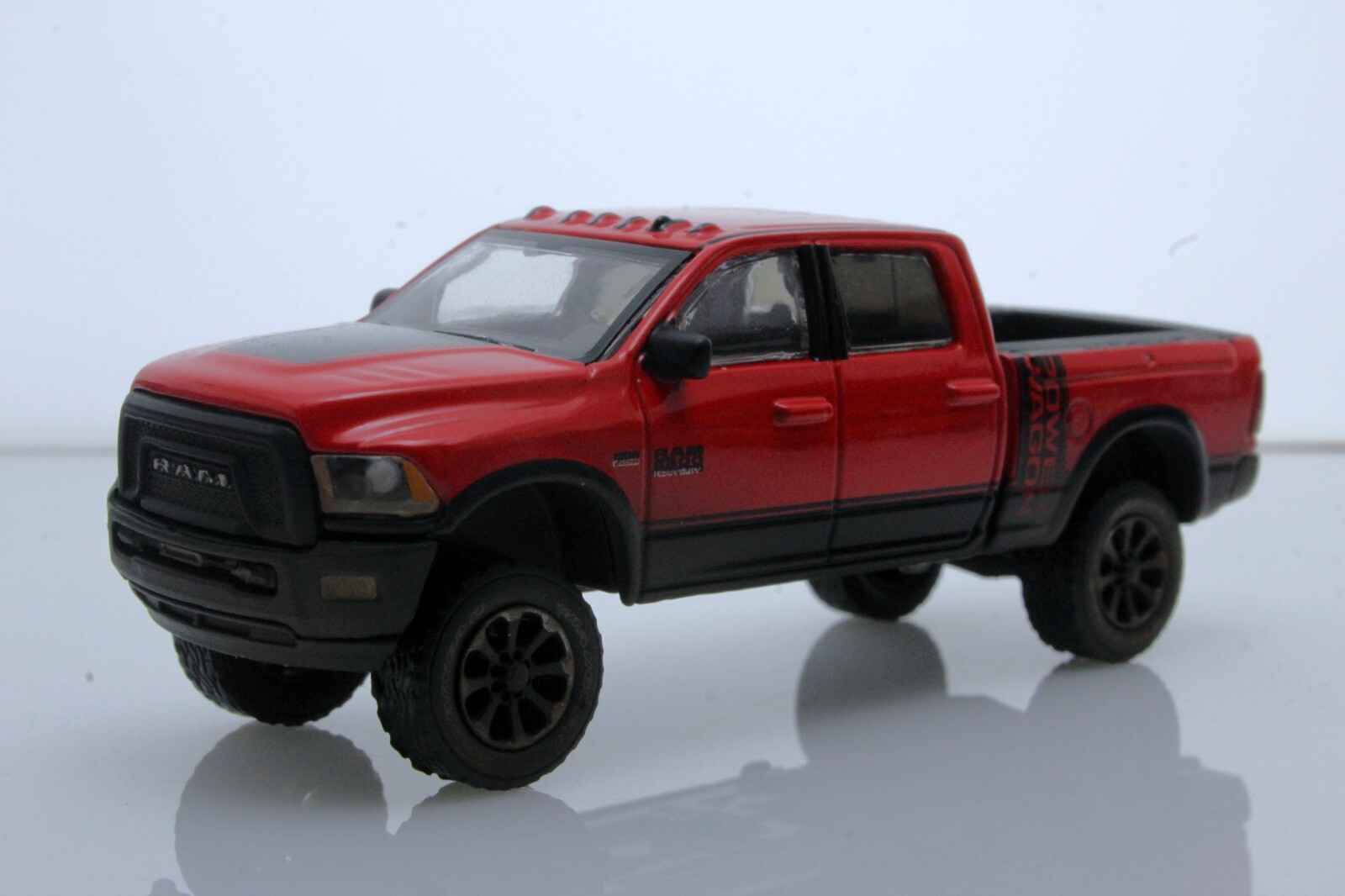 2017 Dodge Power Wagon Lifted Muddy Pickup Truck Off Road 4×4 1:64 Diecast Model