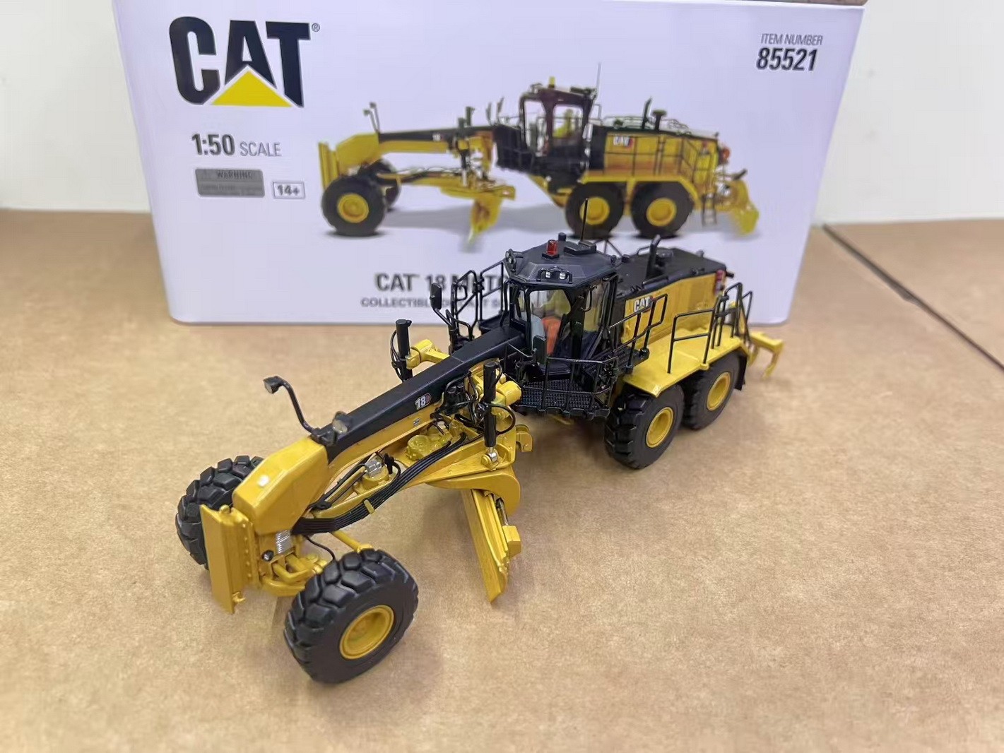 Diecast Masters 1/50 Scale CAT 18 Motor Grader Diecast Model Toy 85521