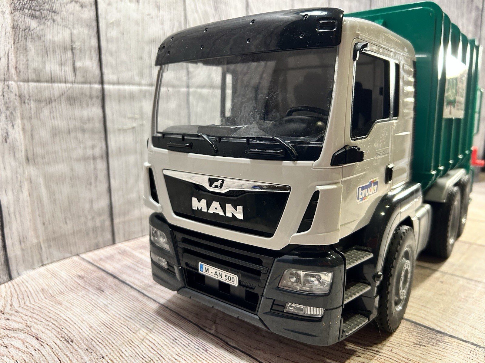 Bruder MAN TGS Recycling Truck 1/16 03763 Green Garbage Bin Loader Germany