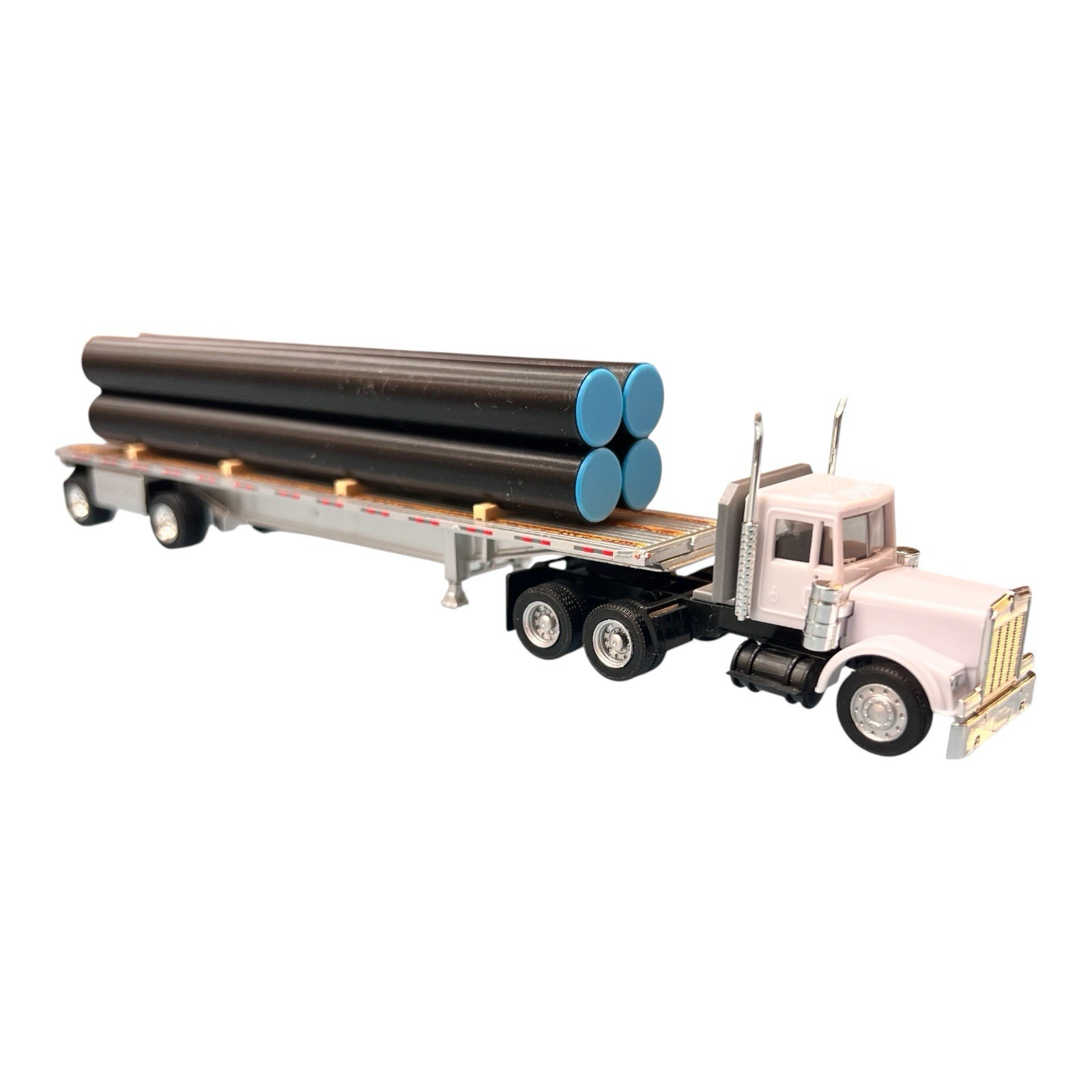 1 /87 HO 24″ X 40′ Steel Pipe Bundle With Blue Plugs, And Ready For Transport