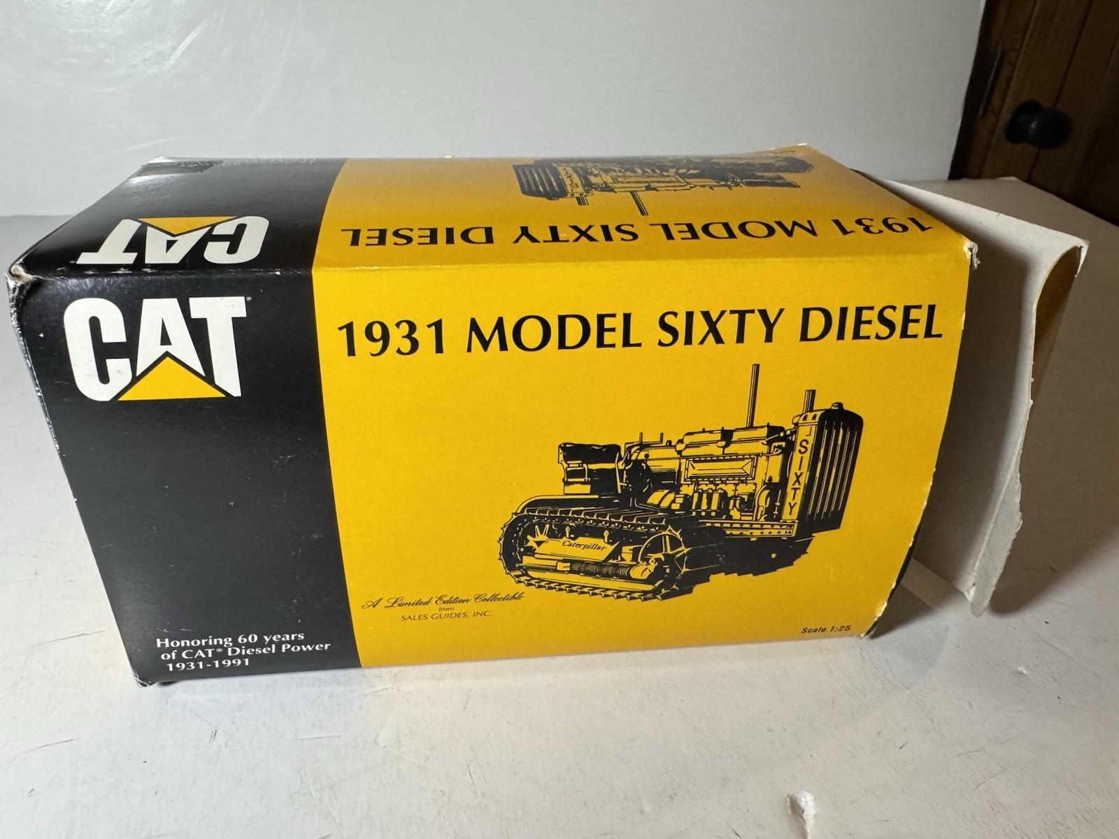 CONRAD 1:25 CAT 1931 MODEL SIXTY DIESEL CRAWLER w/custom Front Cable Blade