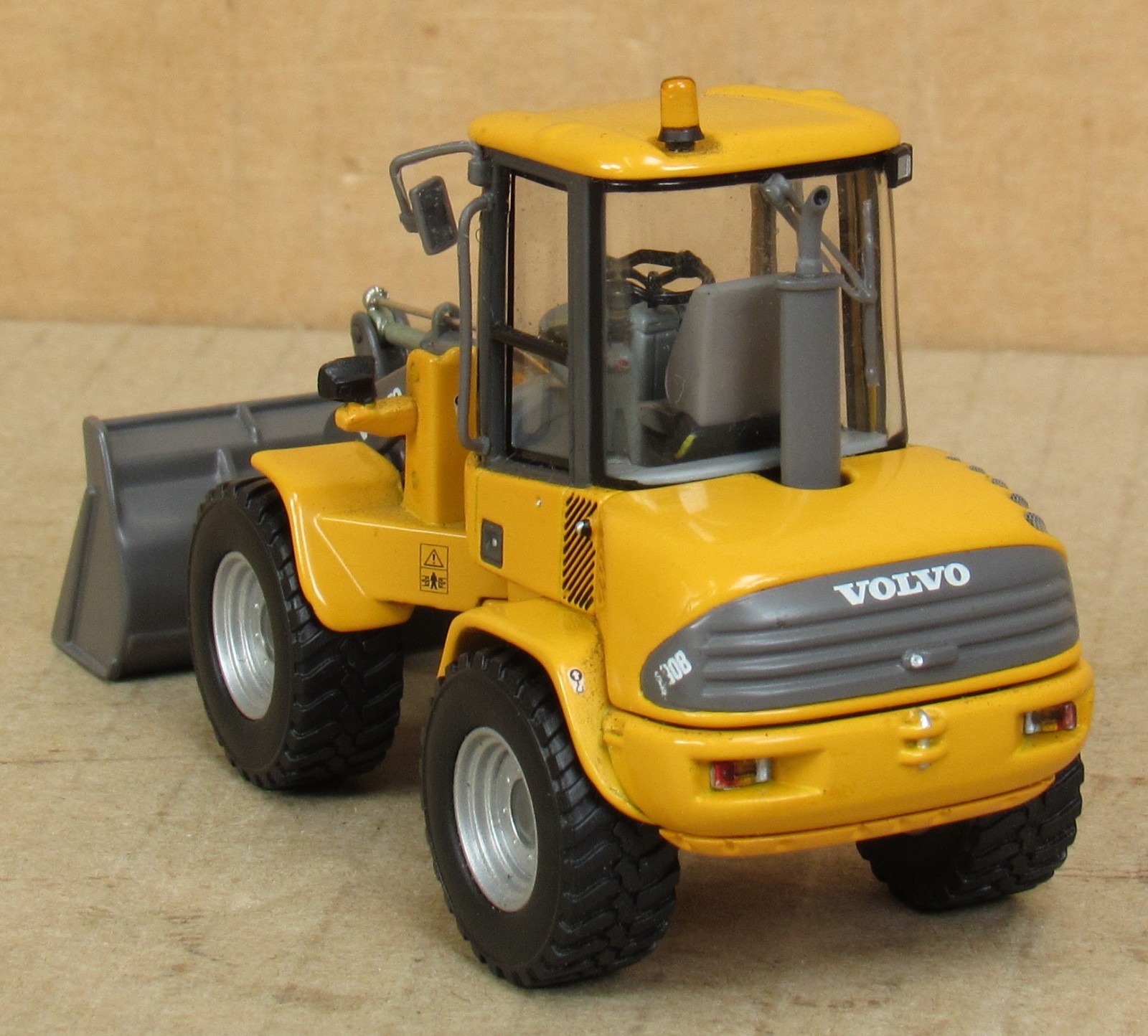 Motorart 300035 – Volvo L30B Wheeled Loader – 1:50 Scale (no box)